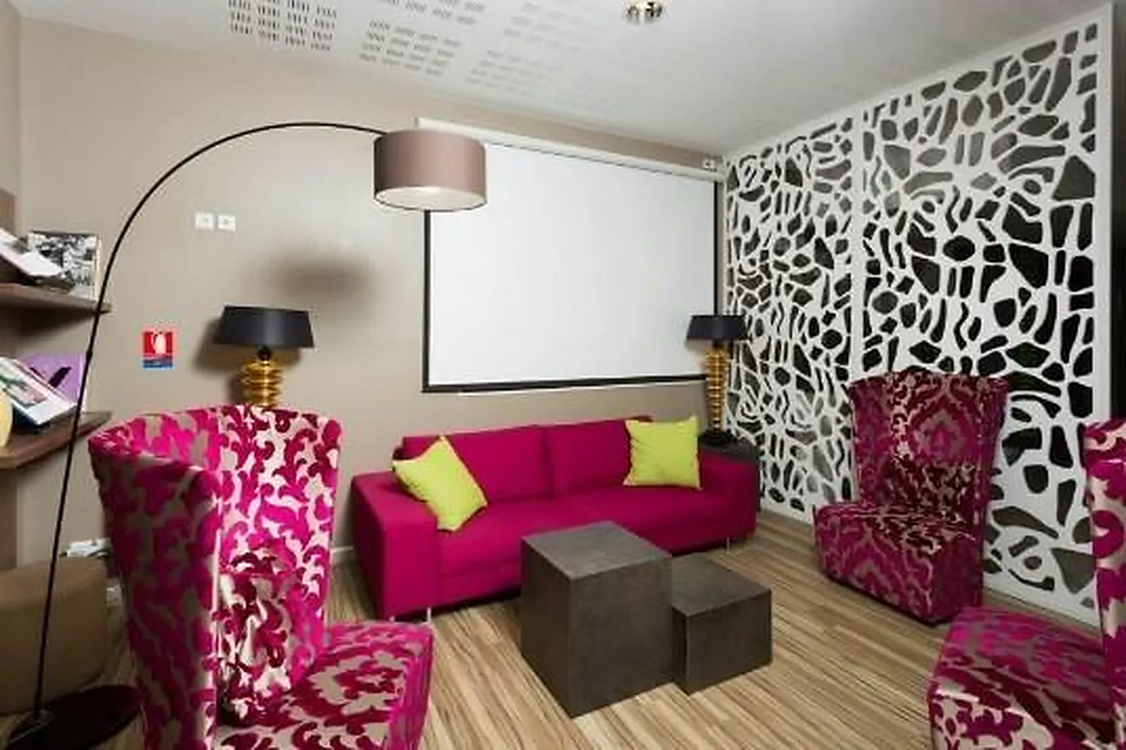 Lieux événementiels, CAMPANILE ROISSY LE MESNIL AMELOT