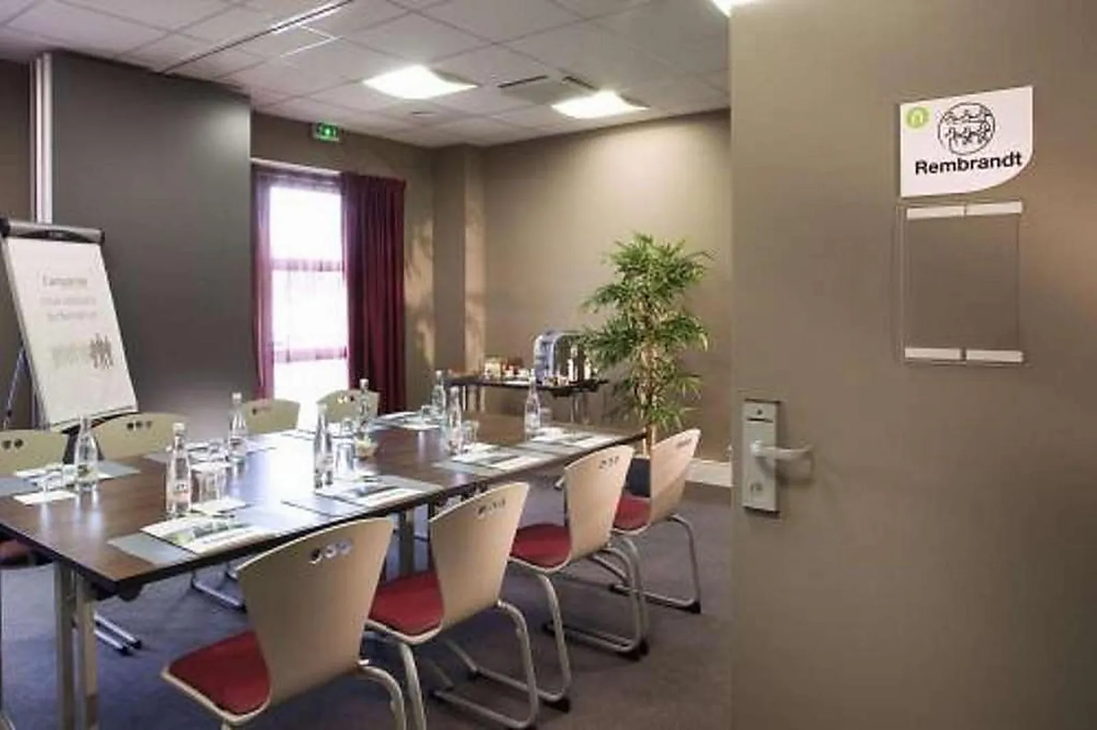 Lieux événementiels, CAMPANILE ROISSY LE MESNIL AMELOT