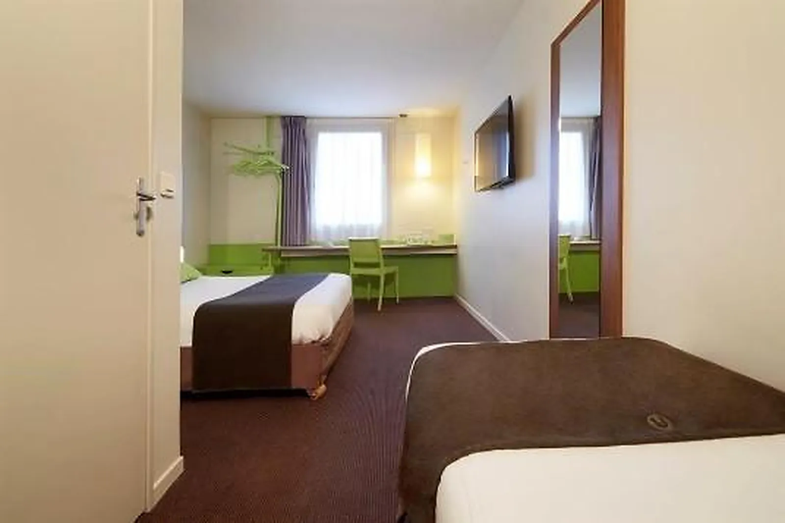 Lieux événementiels, CAMPANILE ROISSY LE MESNIL AMELOT