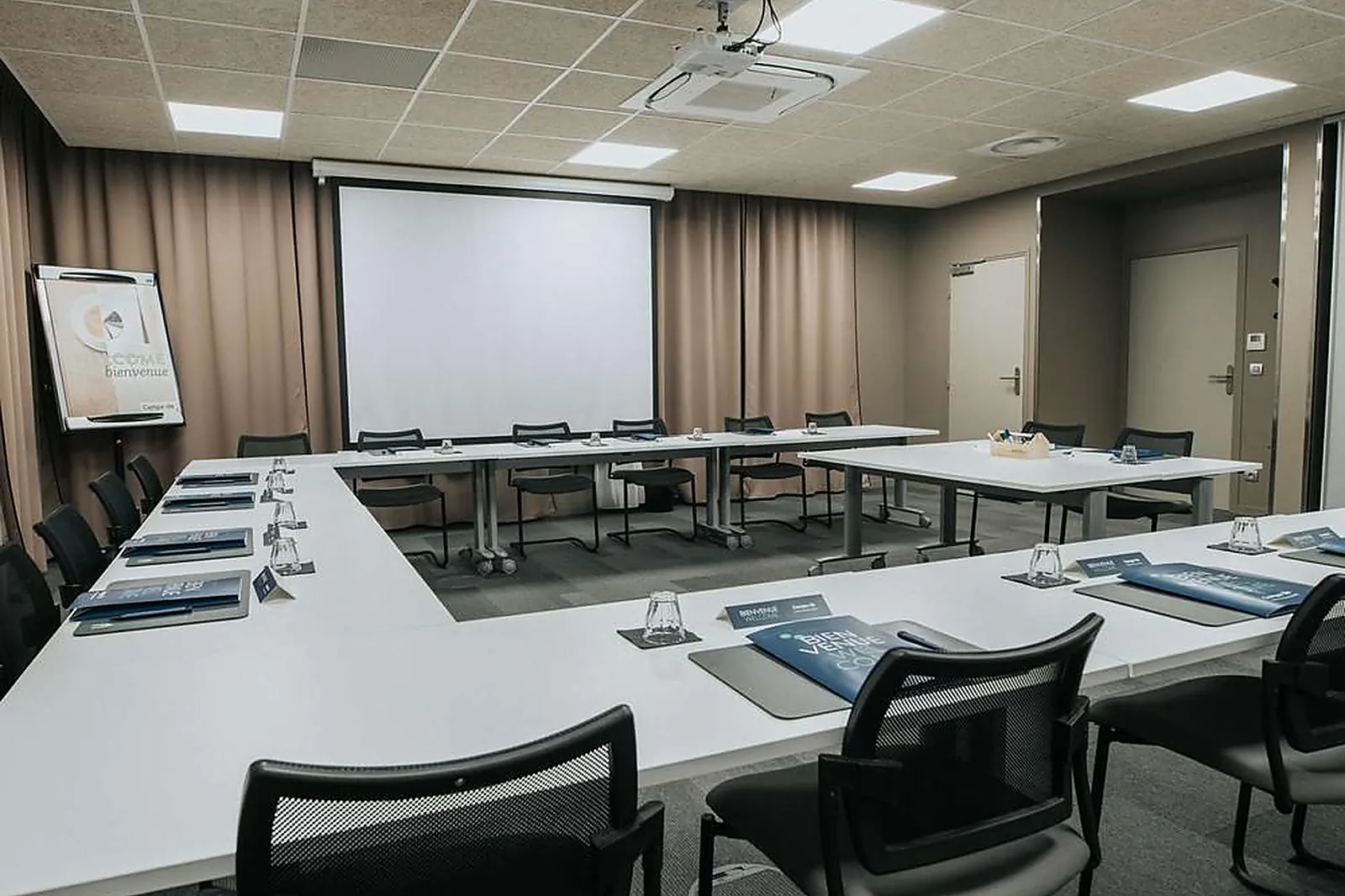 Lieux événementiels, CAMPANILE ROUEN MERMOZ