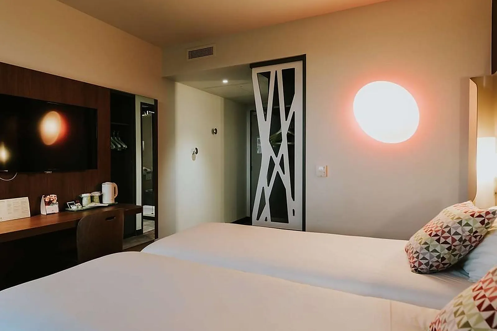 Lieux événementiels, CAMPANILE ROUEN MERMOZ