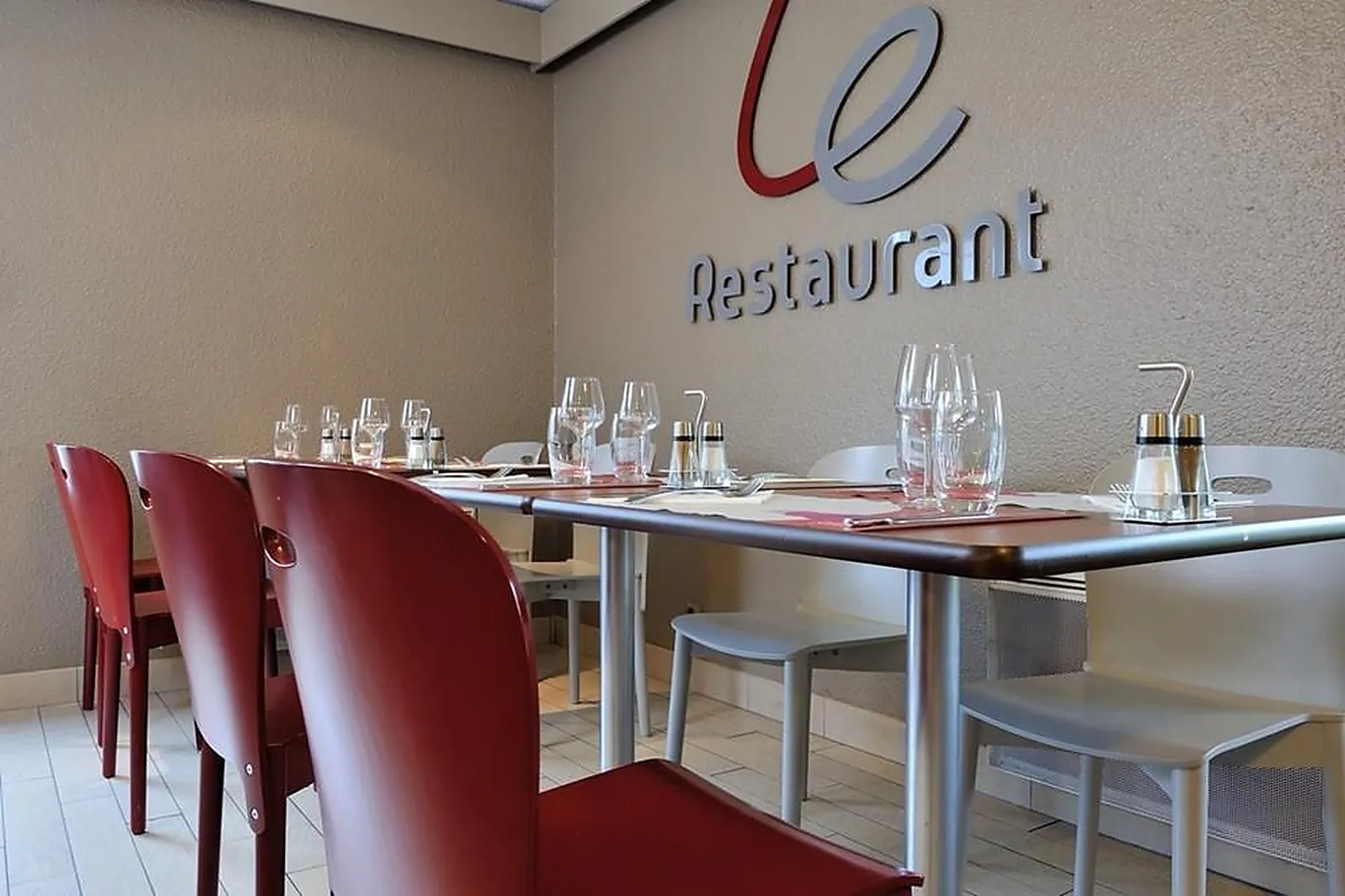 Lieux événementiels, CAMPANILE SAINTES