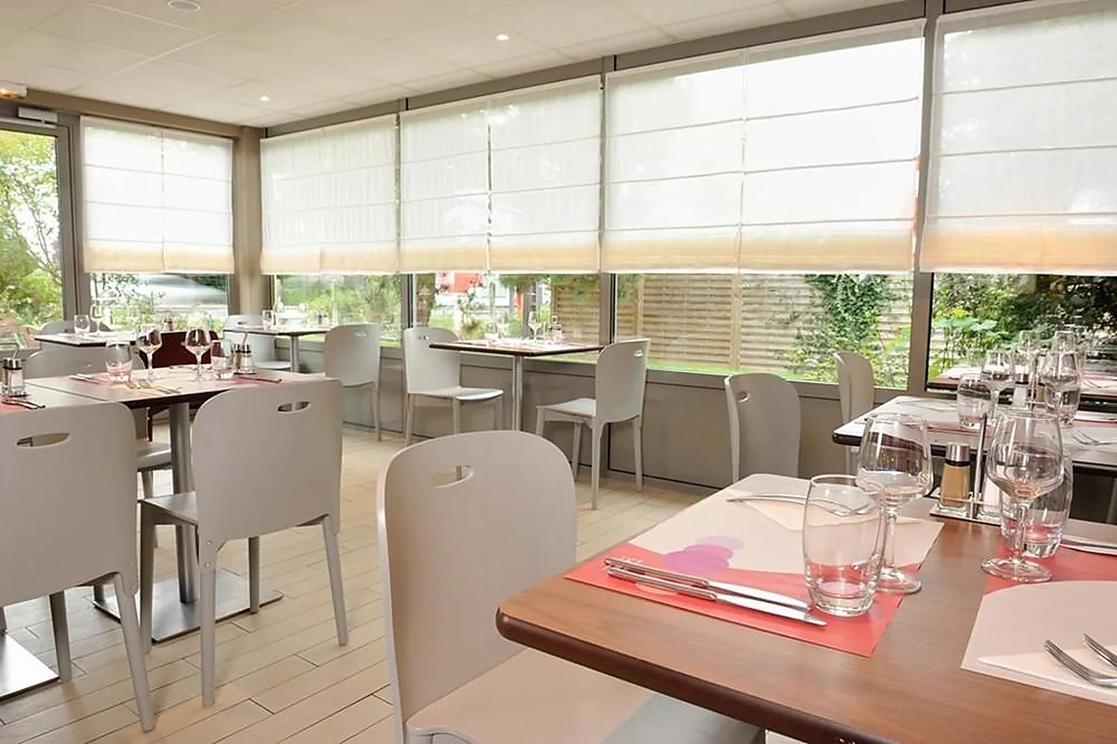 Lieux événementiels, CAMPANILE SAINTES