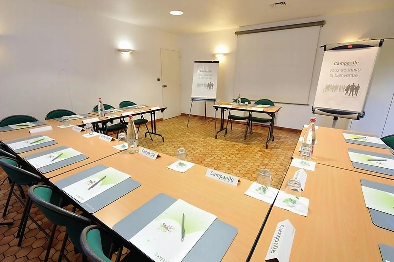 Lieux événementiels, CAMPANILE SAINTES