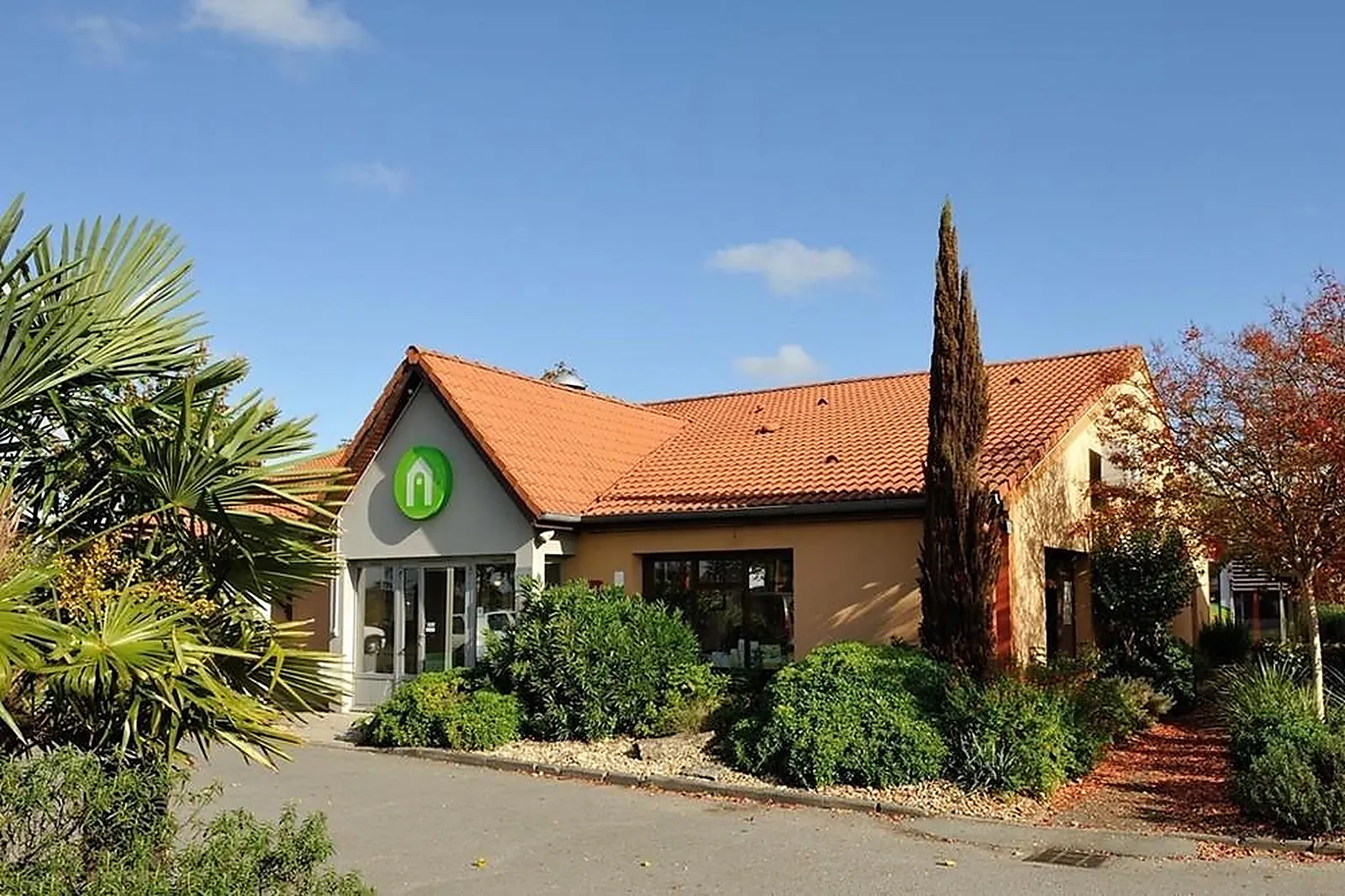 Lieux événementiels, CAMPANILE SAINTES