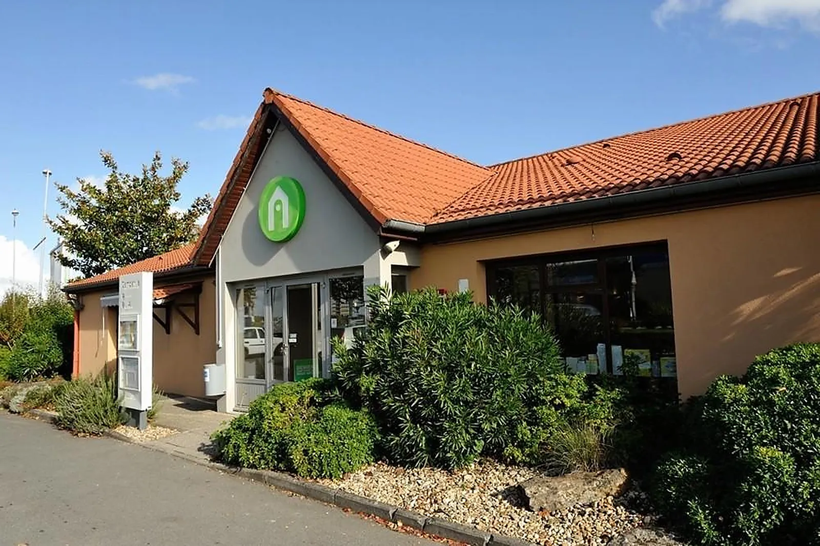 Lieux événementiels, CAMPANILE SAINTES