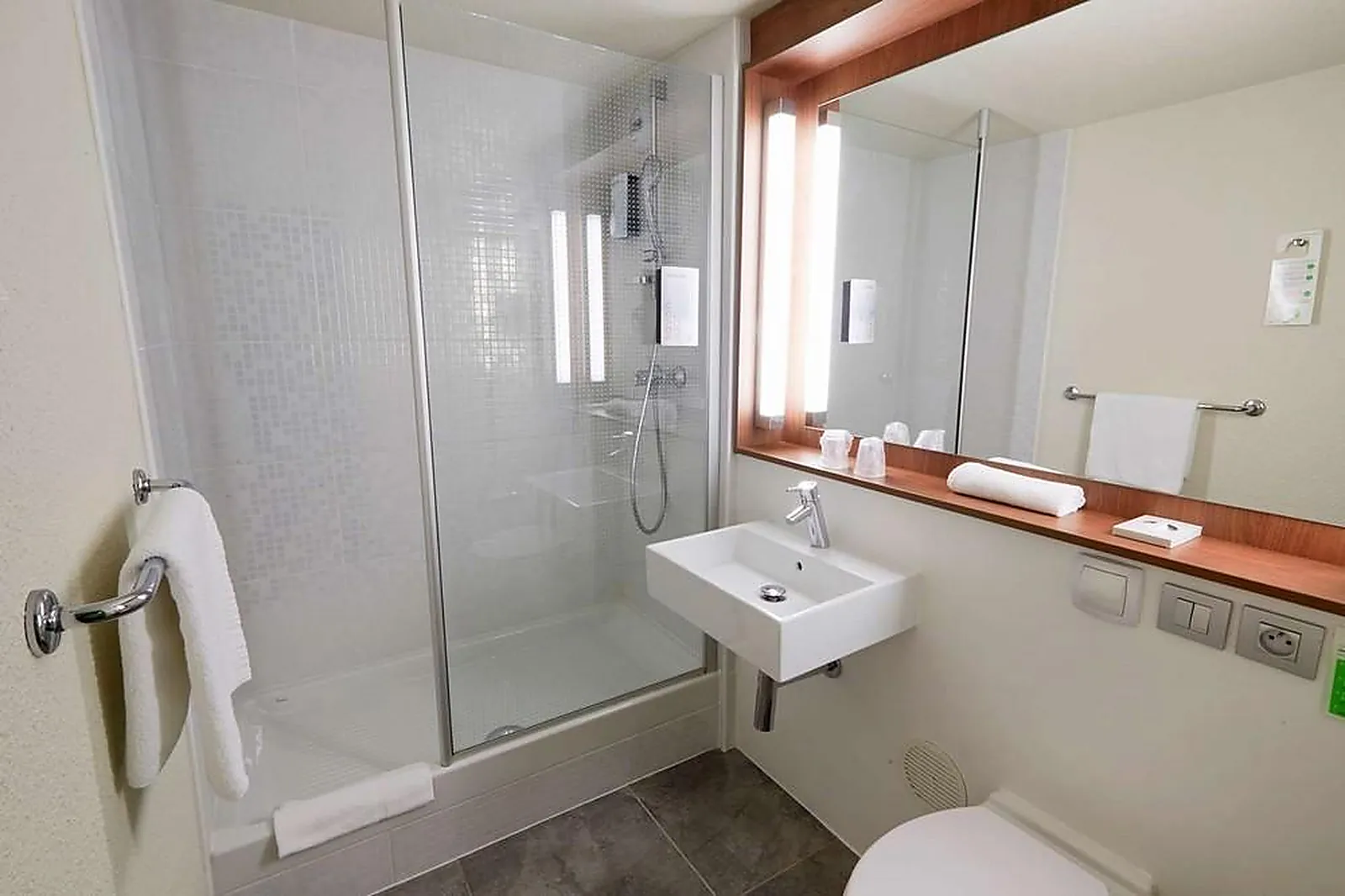 Lieux événementiels, CAMPANILE SENLIS