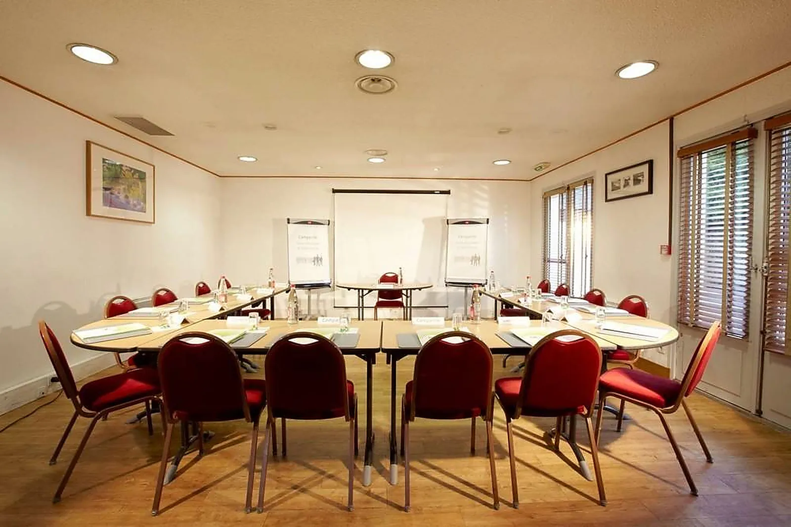 Lieux événementiels, CAMPANILE SENLIS