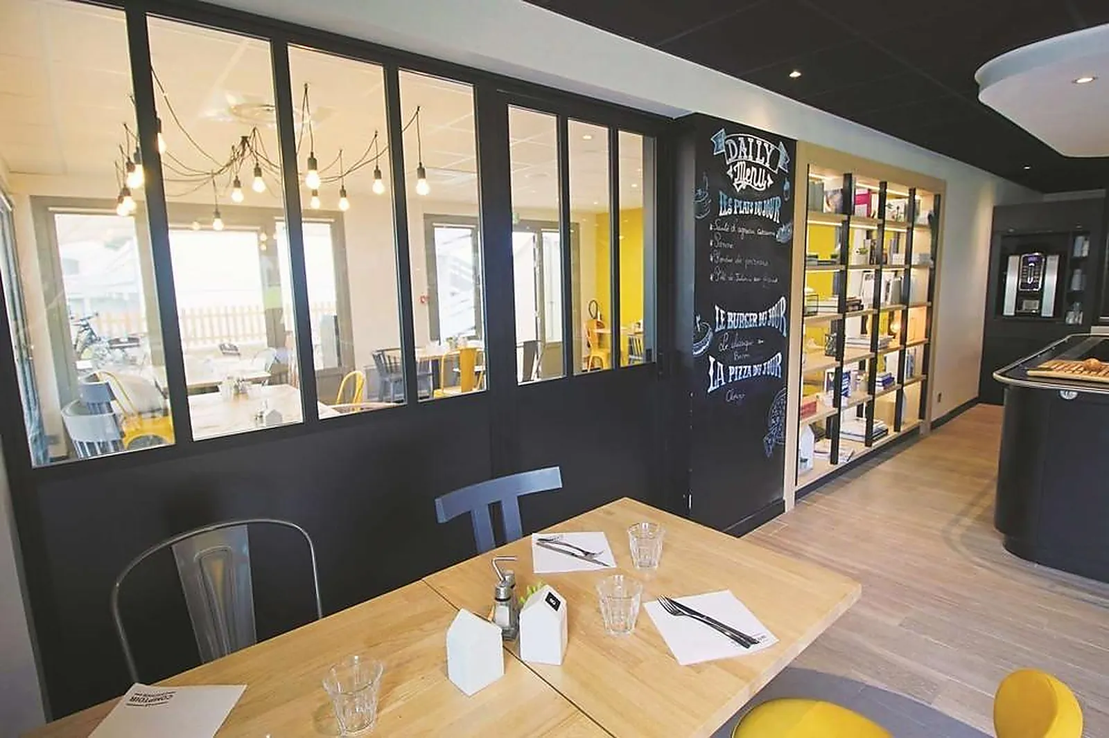 Lieux événementiels, CAMPANILE SENLIS