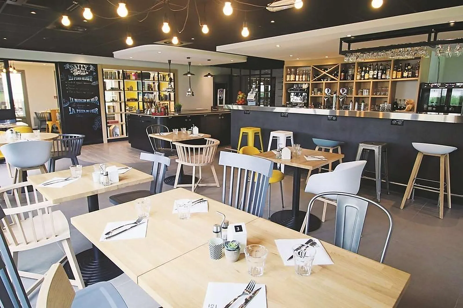 Lieux événementiels, CAMPANILE SENLIS