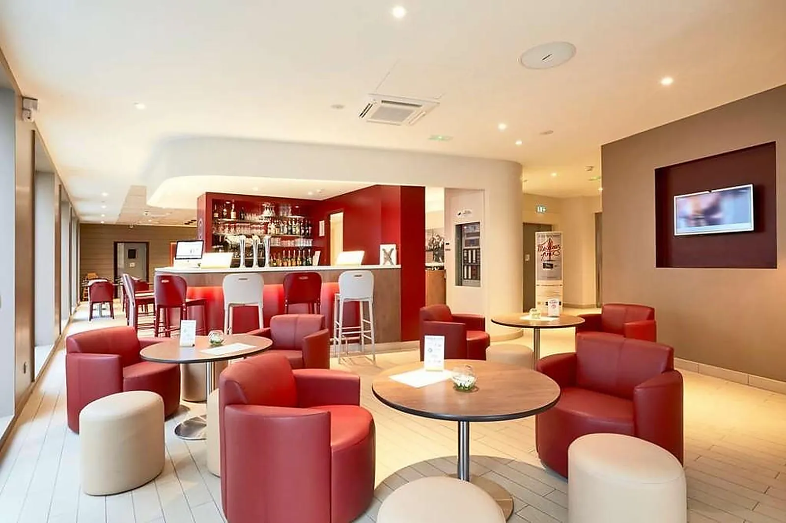 Lieux événementiels, CAMPANILE TAVERNY