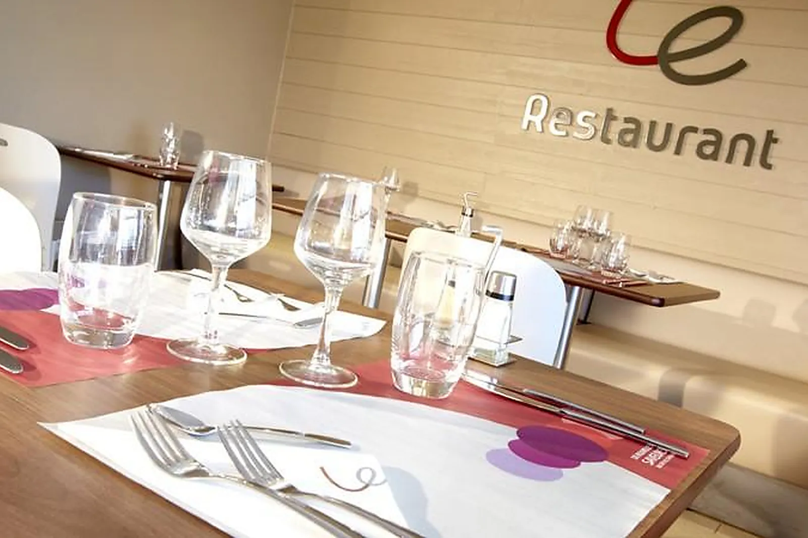 Lieux événementiels, CAMPANILE VALENCE NORD