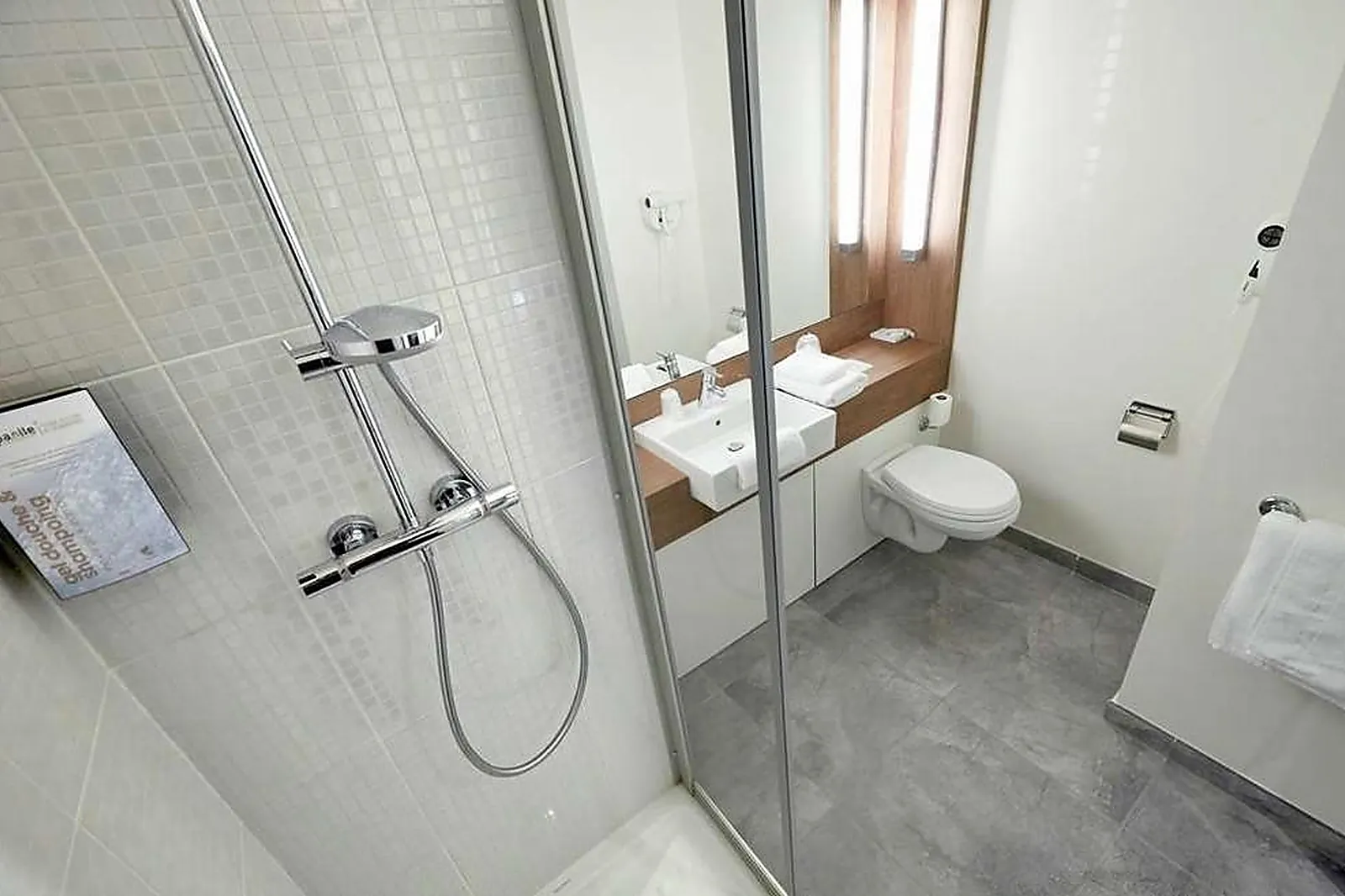 Lieux événementiels, CAMPANILE VALENCIENNES OUEST