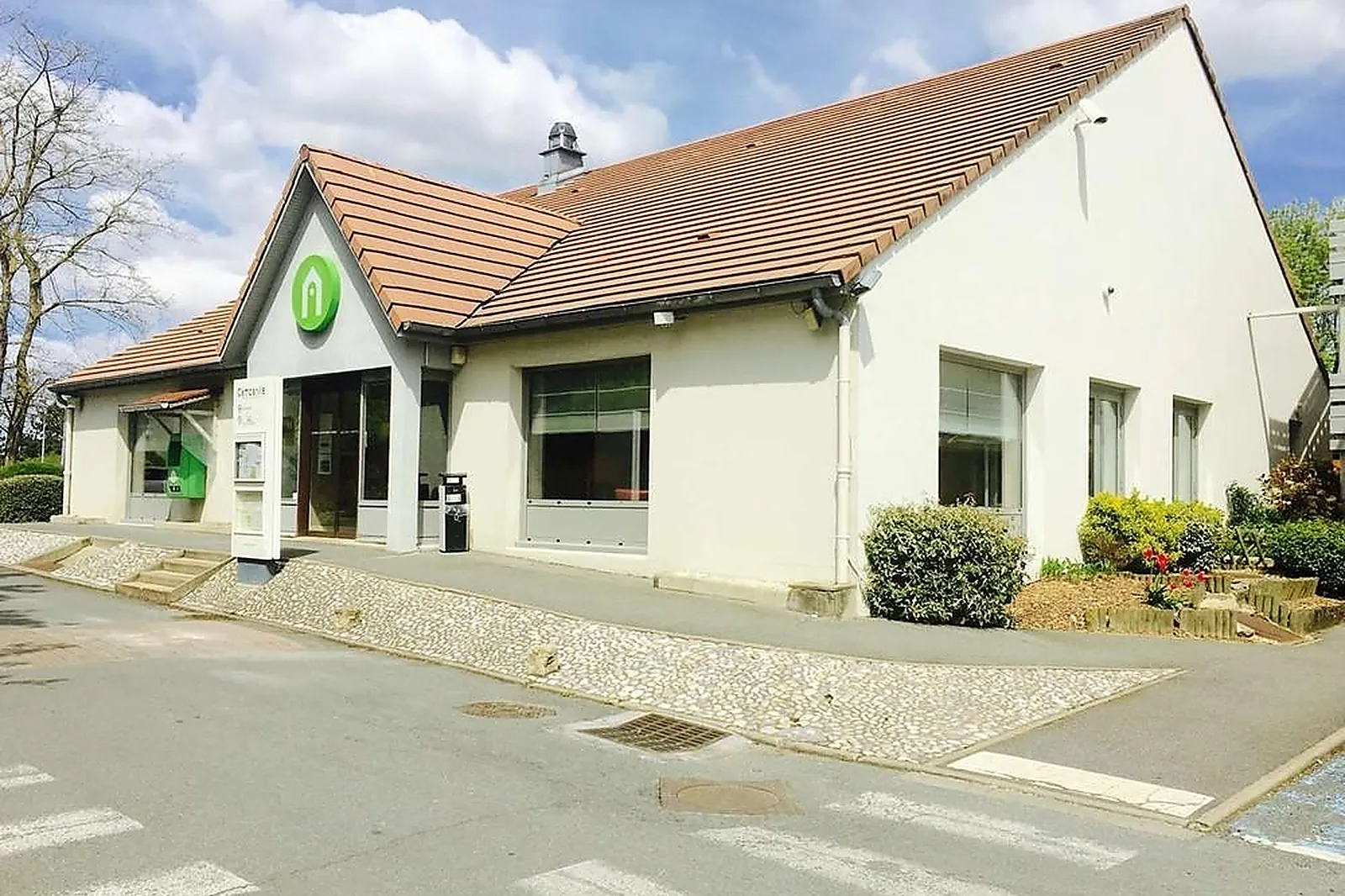 Lieux événementiels, CAMPANILE VILLEJUST COURTABOEUF