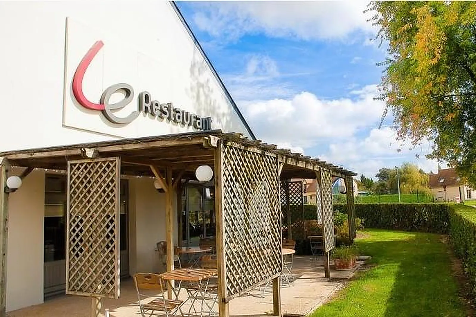 Lieux événementiels, CAMPANILE VIRÉ