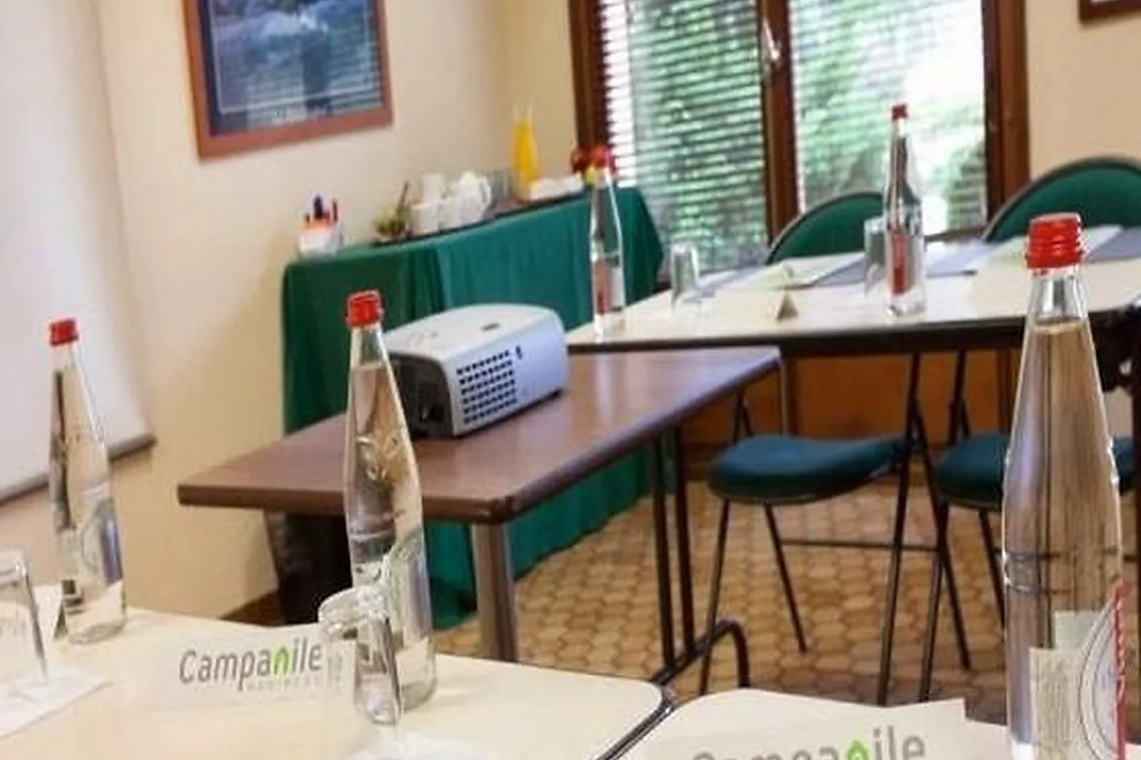 Lieux événementiels, CAMPANILE DE FOUGÈRES