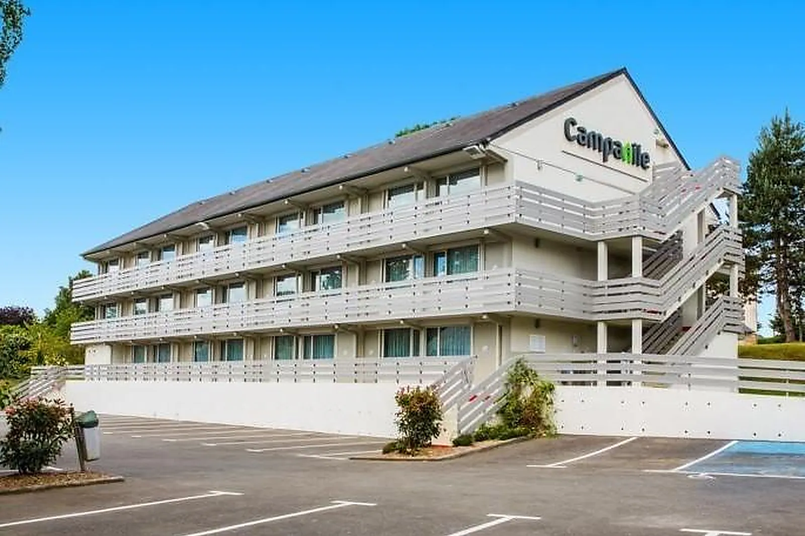 Lieux événementiels, CAMPANILE DE FOUGÈRES