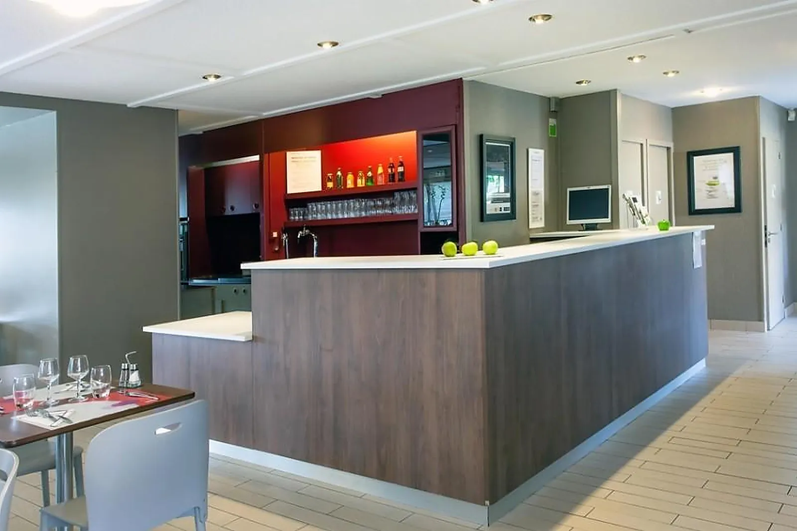 Lieux événementiels, CAMPANILE DE FOUGÈRES