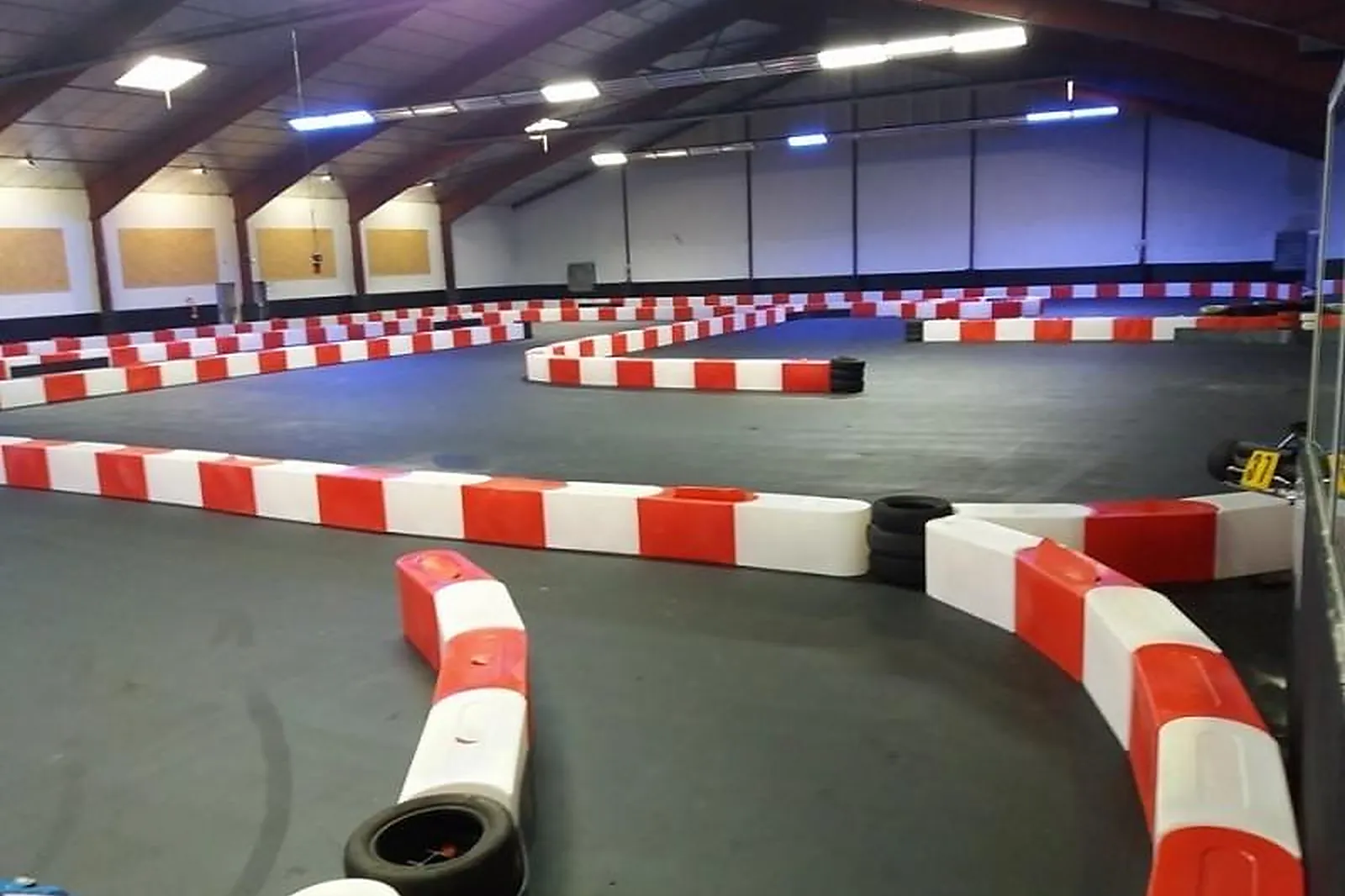 Lieux événementiels, CAP FORM BOWLING KARTING