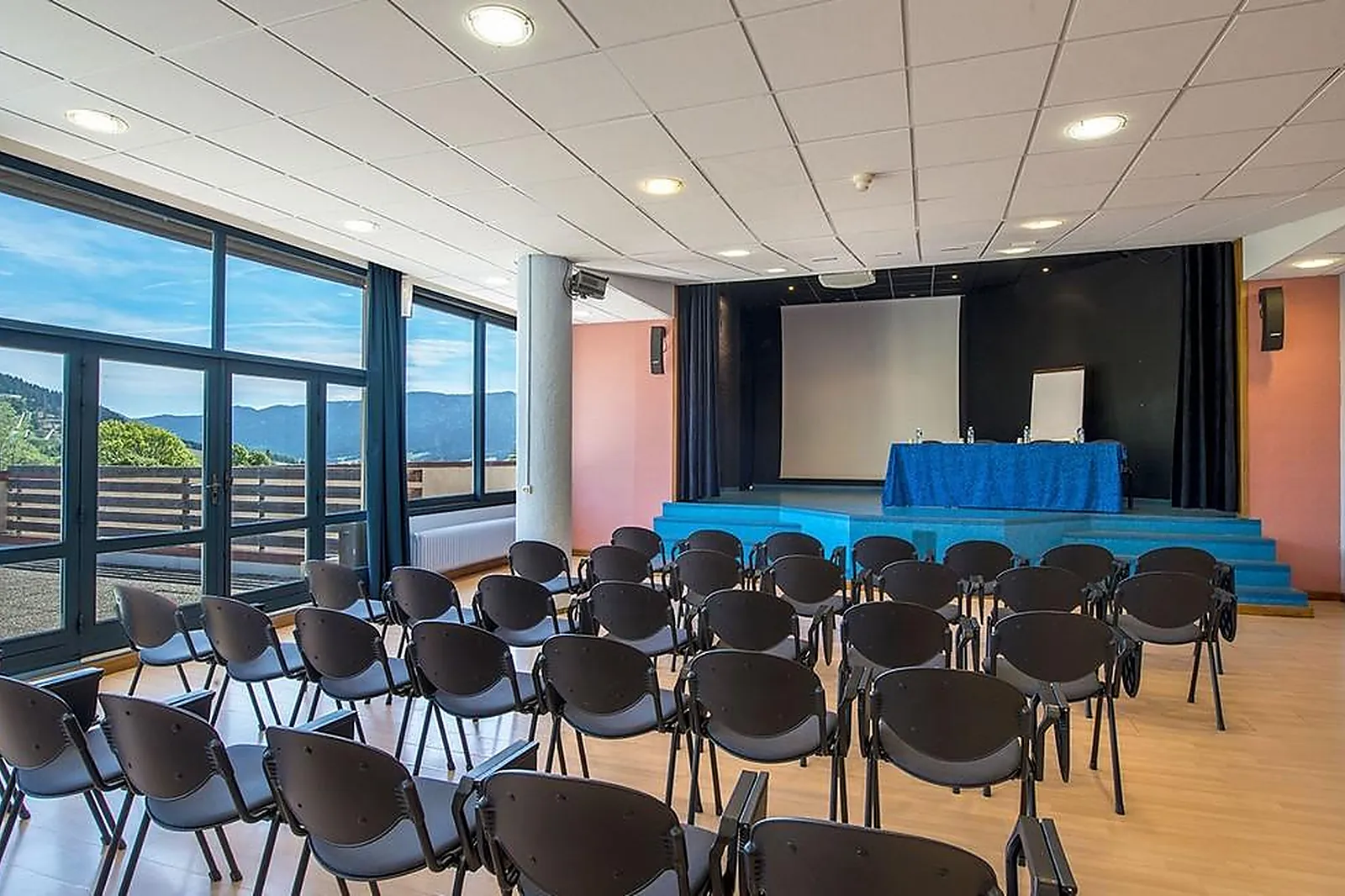 Lieux événementiels, CAP FRANCE - L'ESCANDILLE