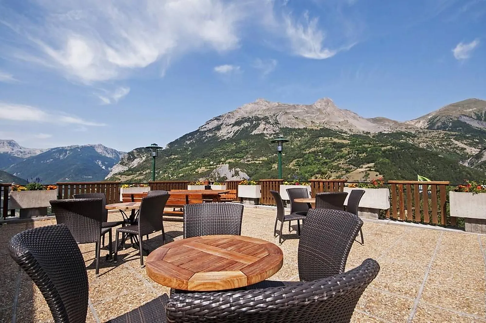 Lieux événementiels, CAP FRANCE - LOU RIOUCLAR