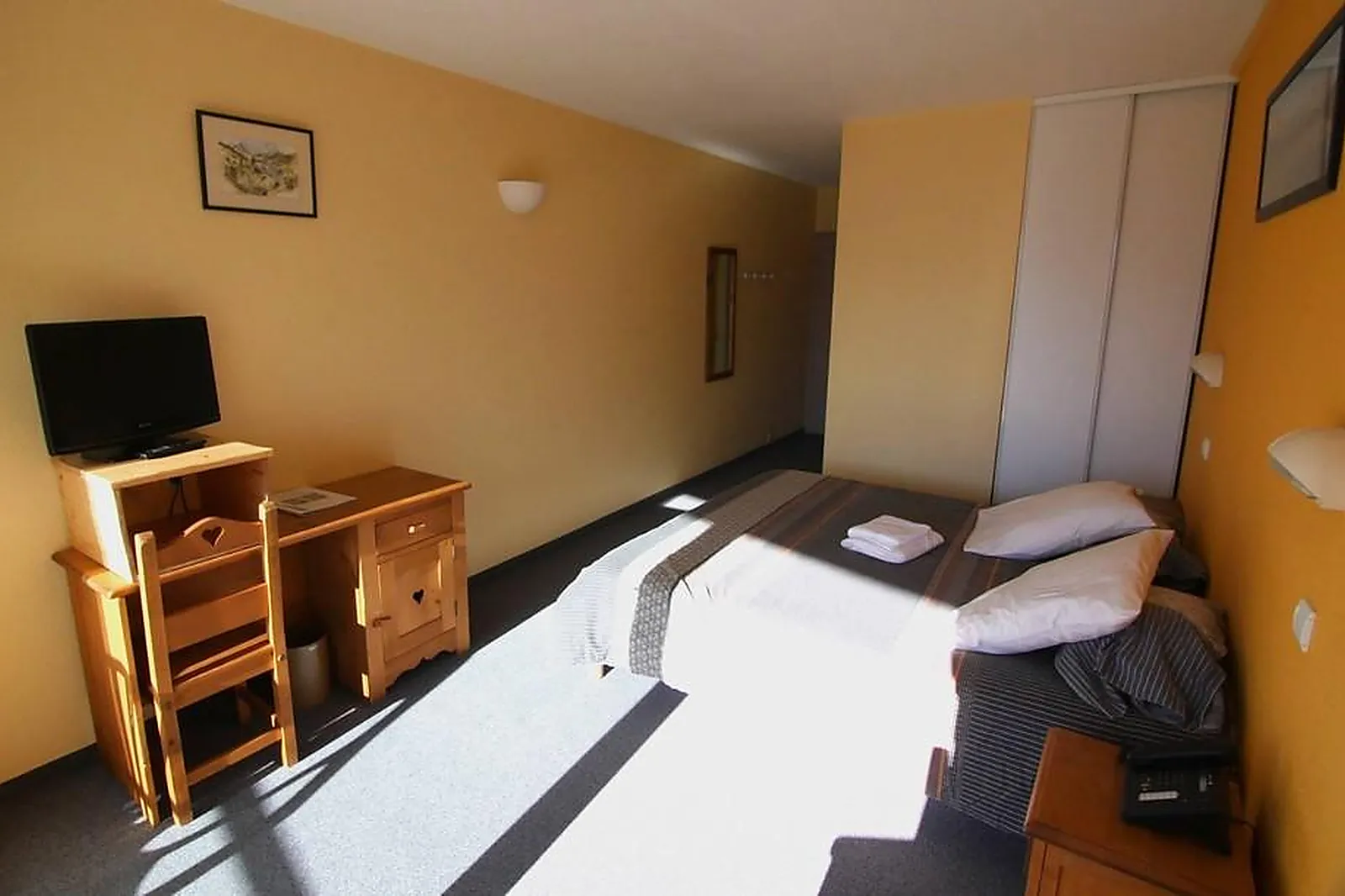 Lieux événementiels, CAP FRANCE - LOU RIOUCLAR