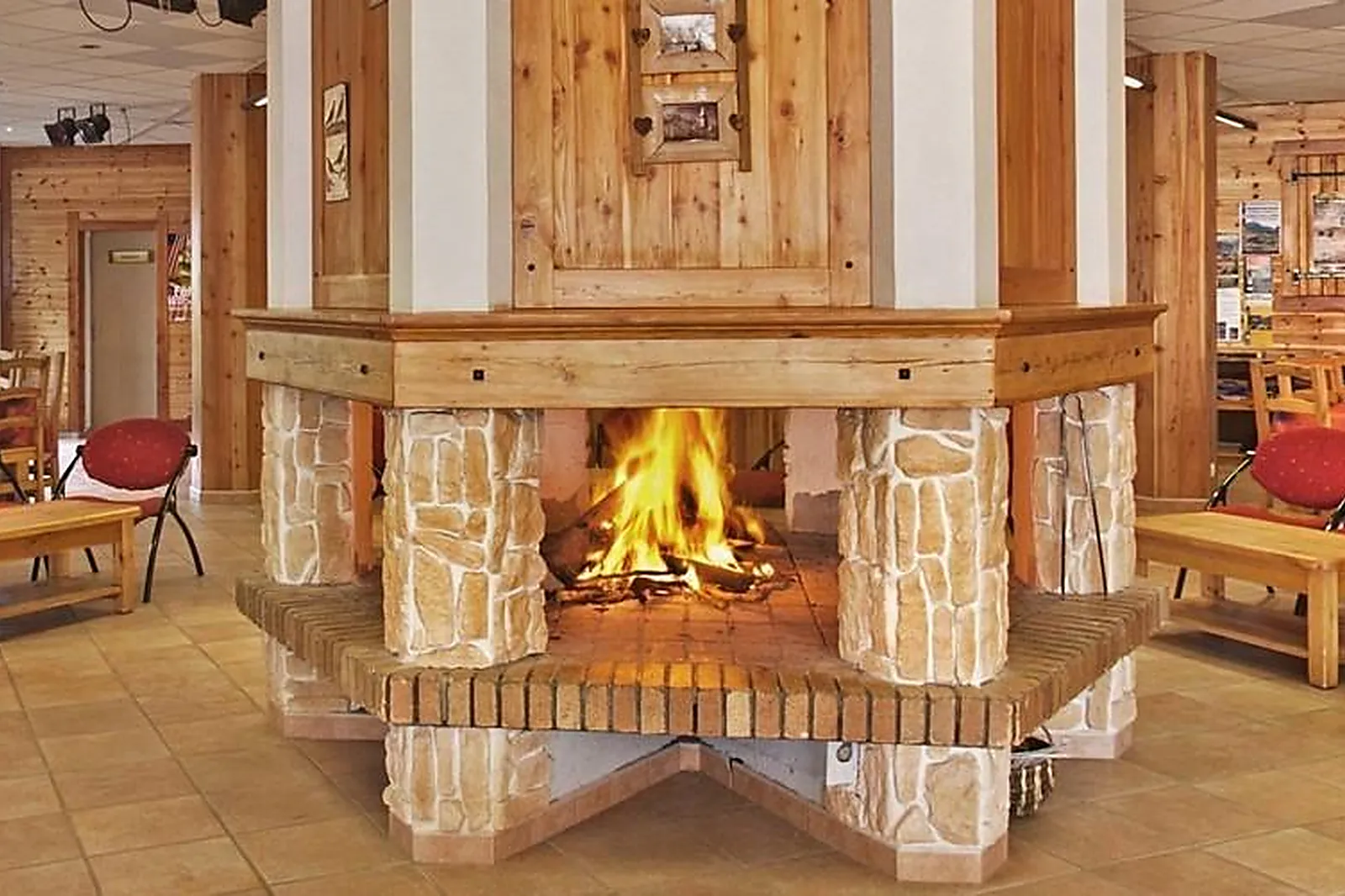 Lieux événementiels, CAP FRANCE - LOU RIOUCLAR