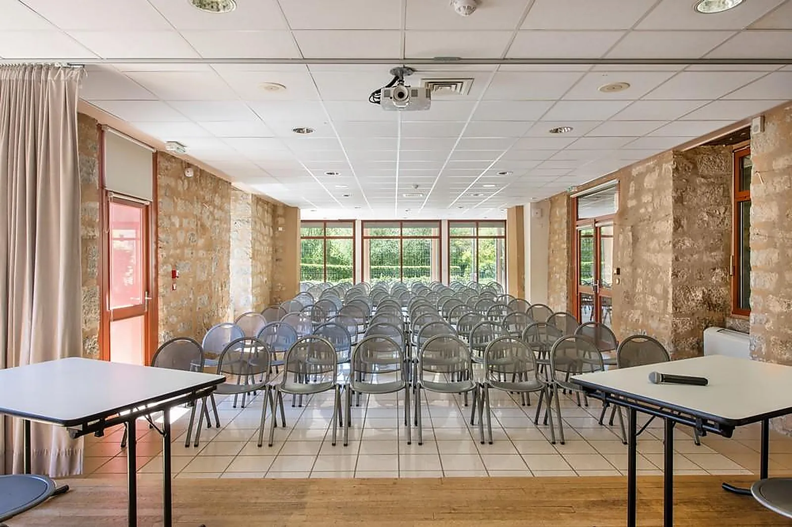 Lieux événementiels, CAP FRANCE - OUSTAL PONT-LES-BAINS