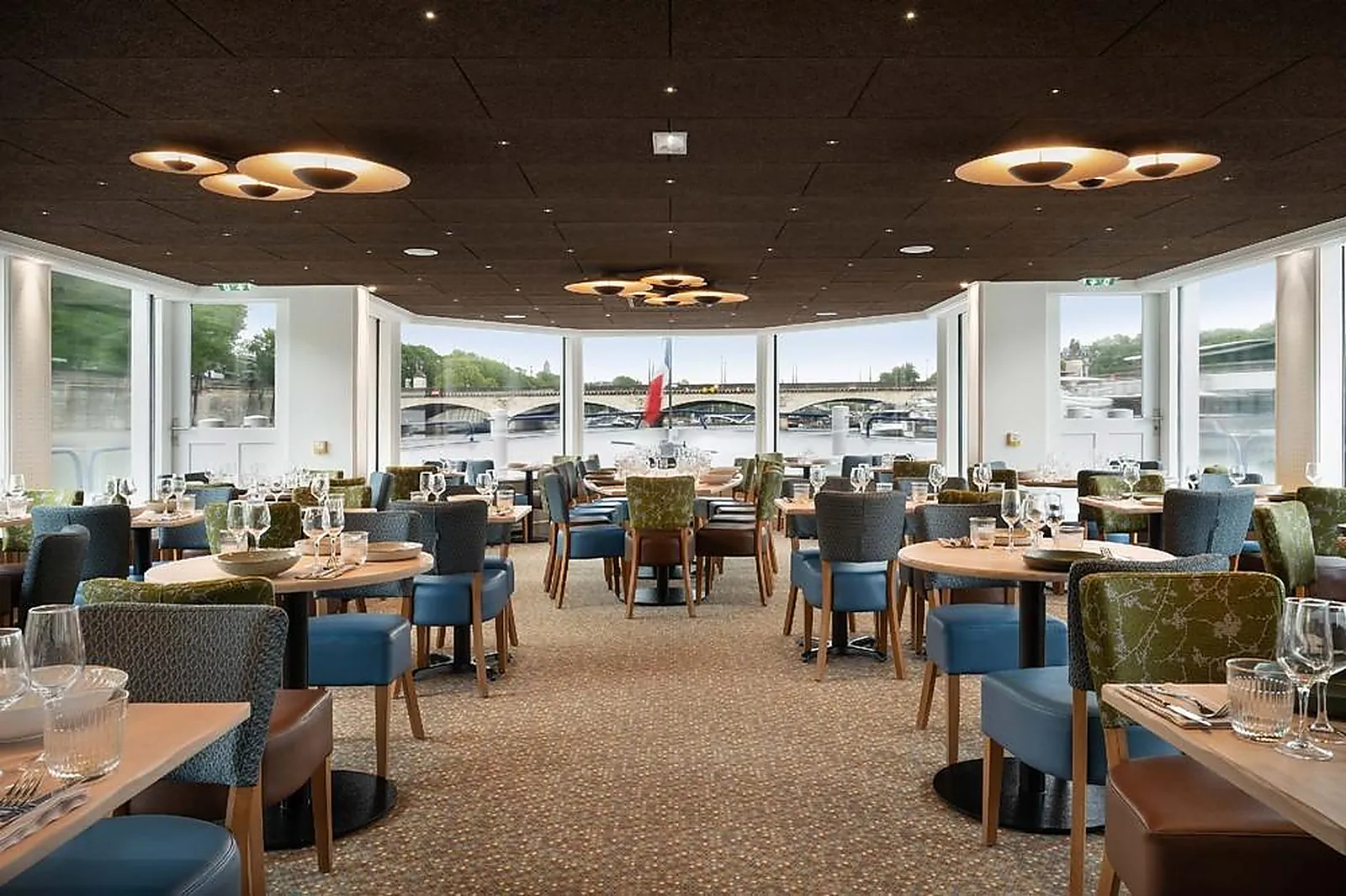 Lieux événementiels, CAPITAINE FRACASSE