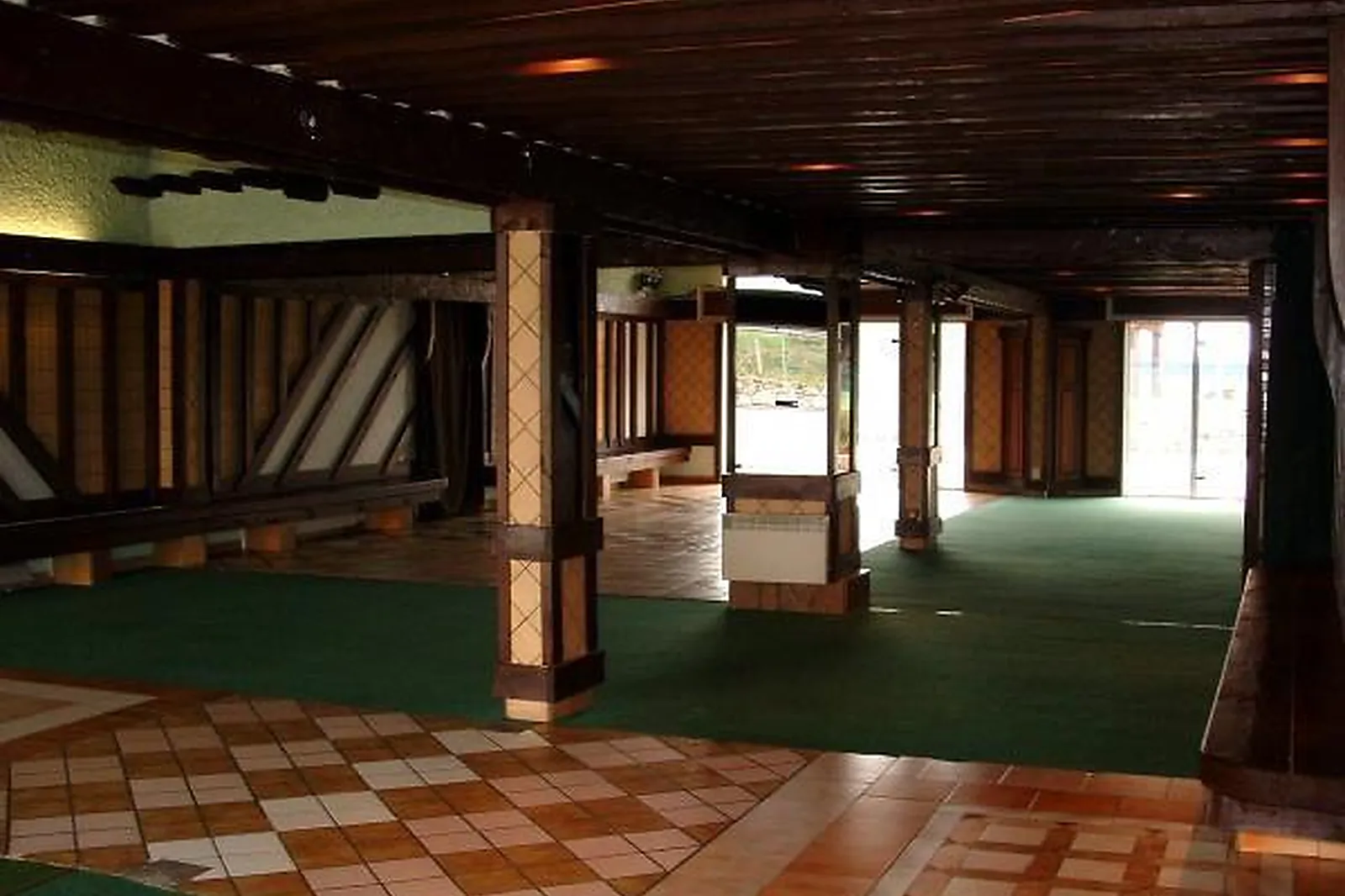 Lieux événementiels, CARIBOU