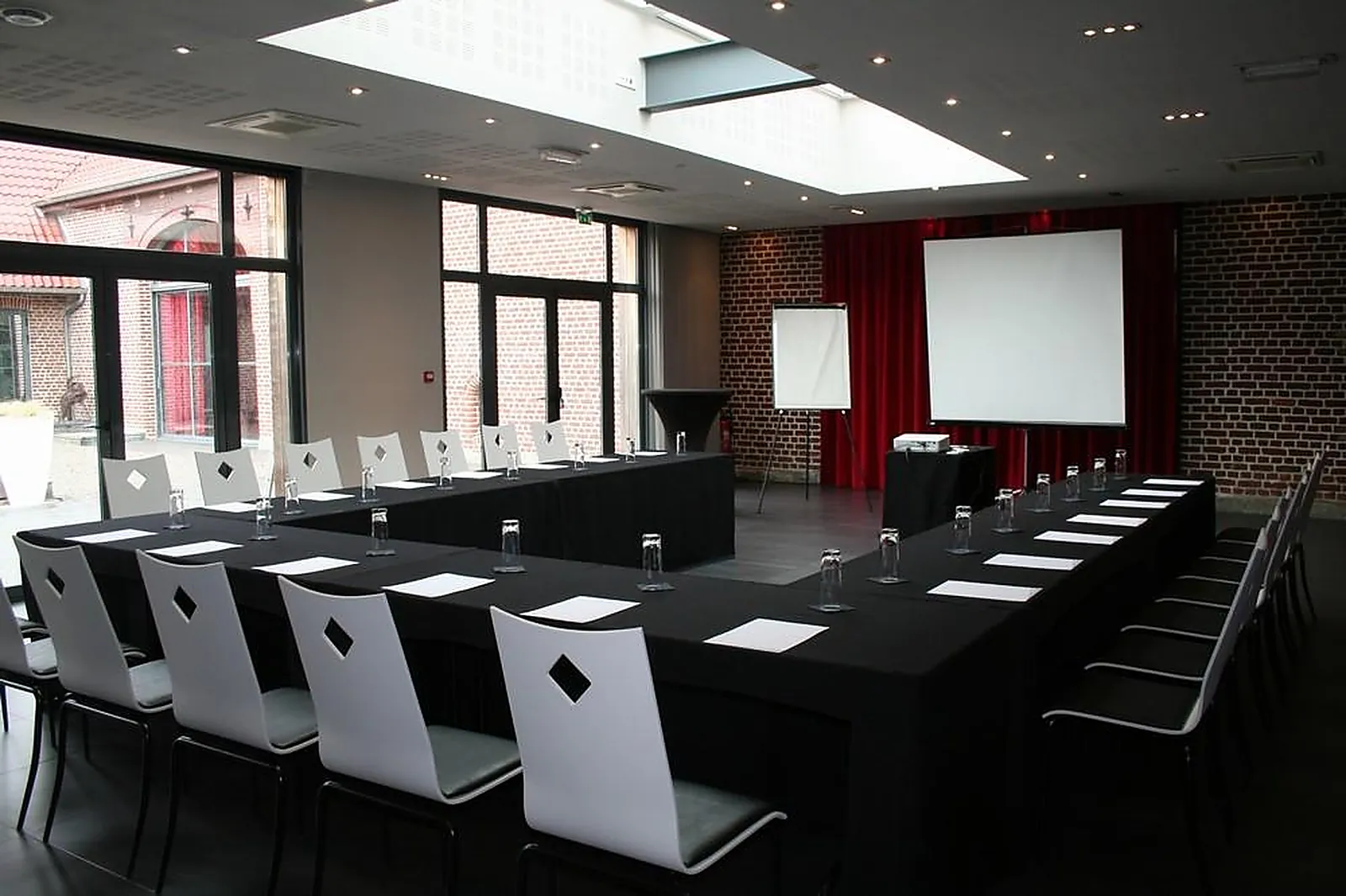 Lieux événementiels, CARRÉ DU HÉLIN