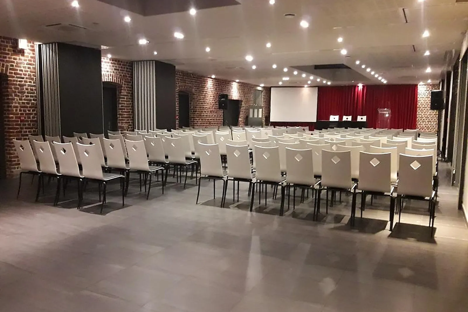 Lieux événementiels, CARRÉ DU HÉLIN