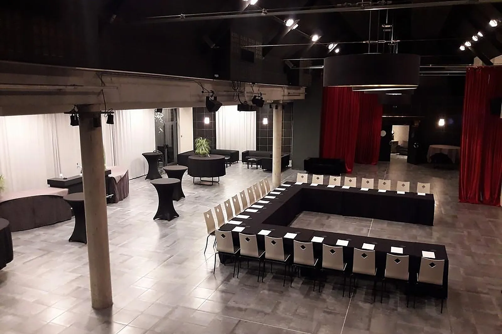 Lieux événementiels, CARRÉ DU HÉLIN