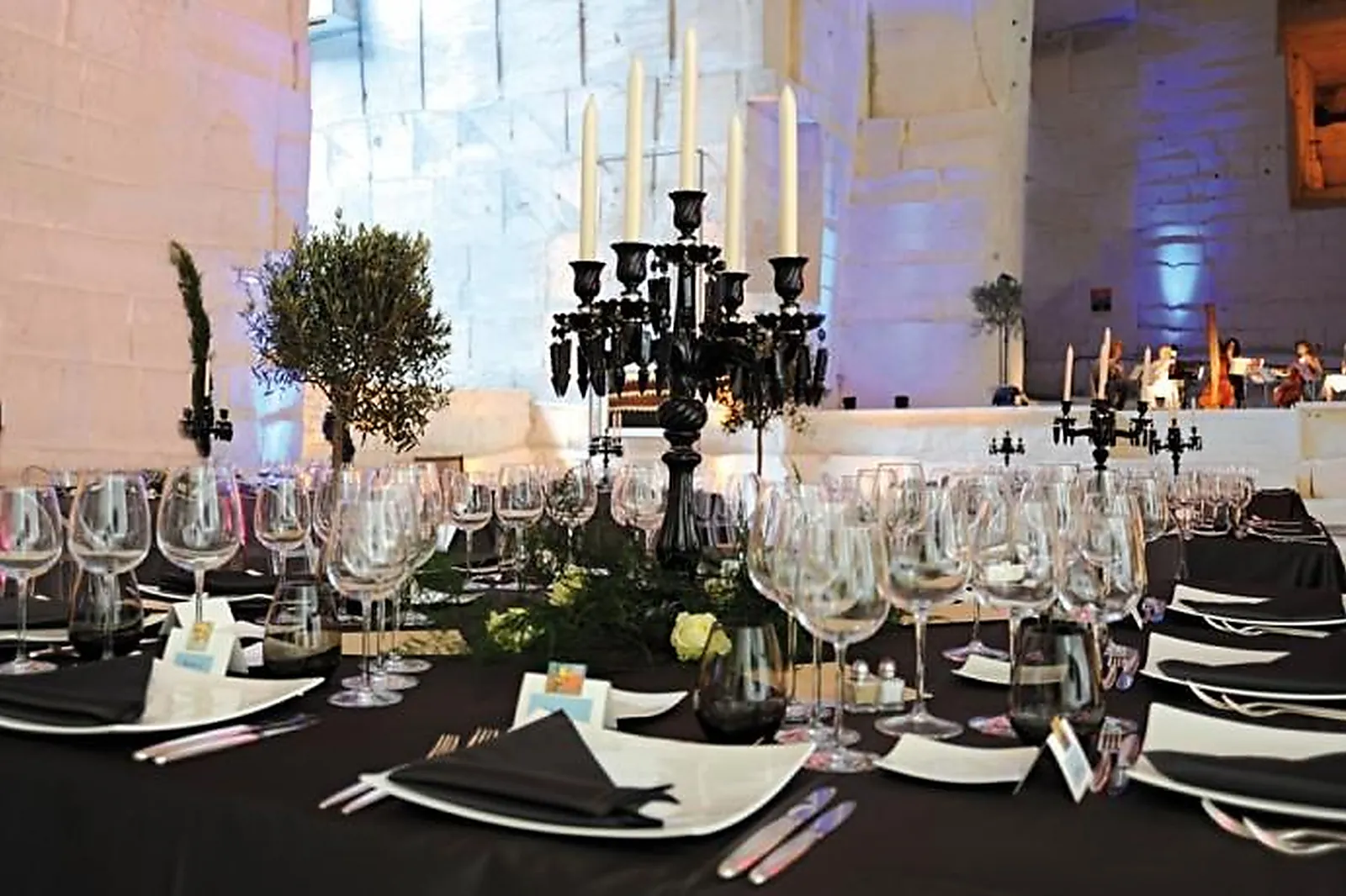 Lieux événementiels, CARRIÈRE LUMIÈRES