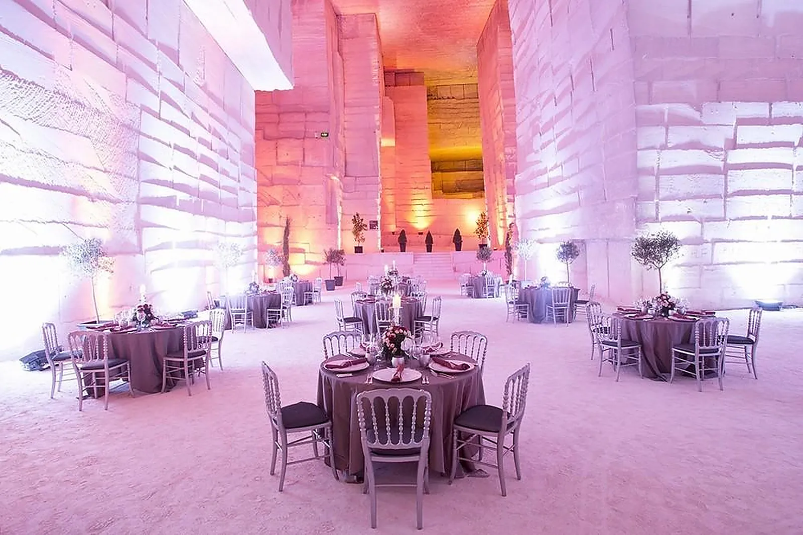 Lieux événementiels, CARRIÈRE LUMIÈRES