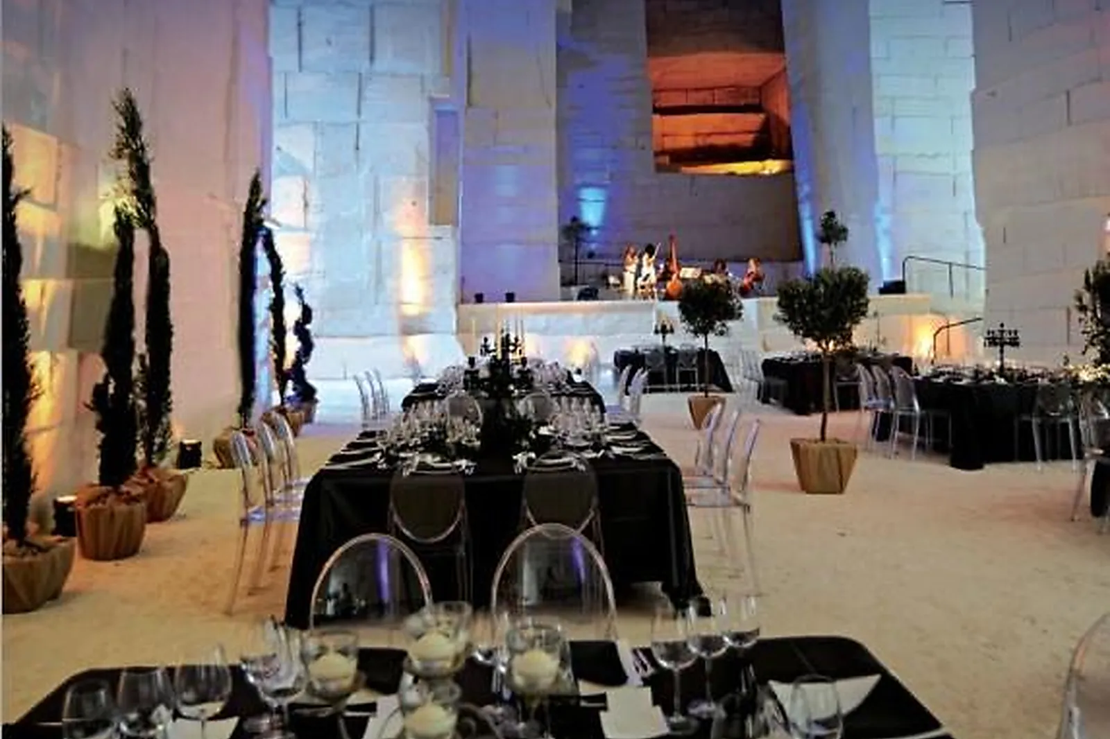 Lieux événementiels, CARRIÈRE LUMIÈRES