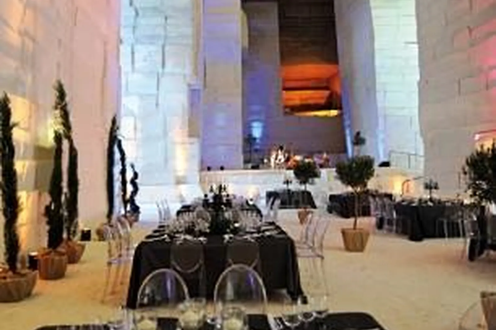 Lieux événementiels, CARRIÈRE LUMIÈRES