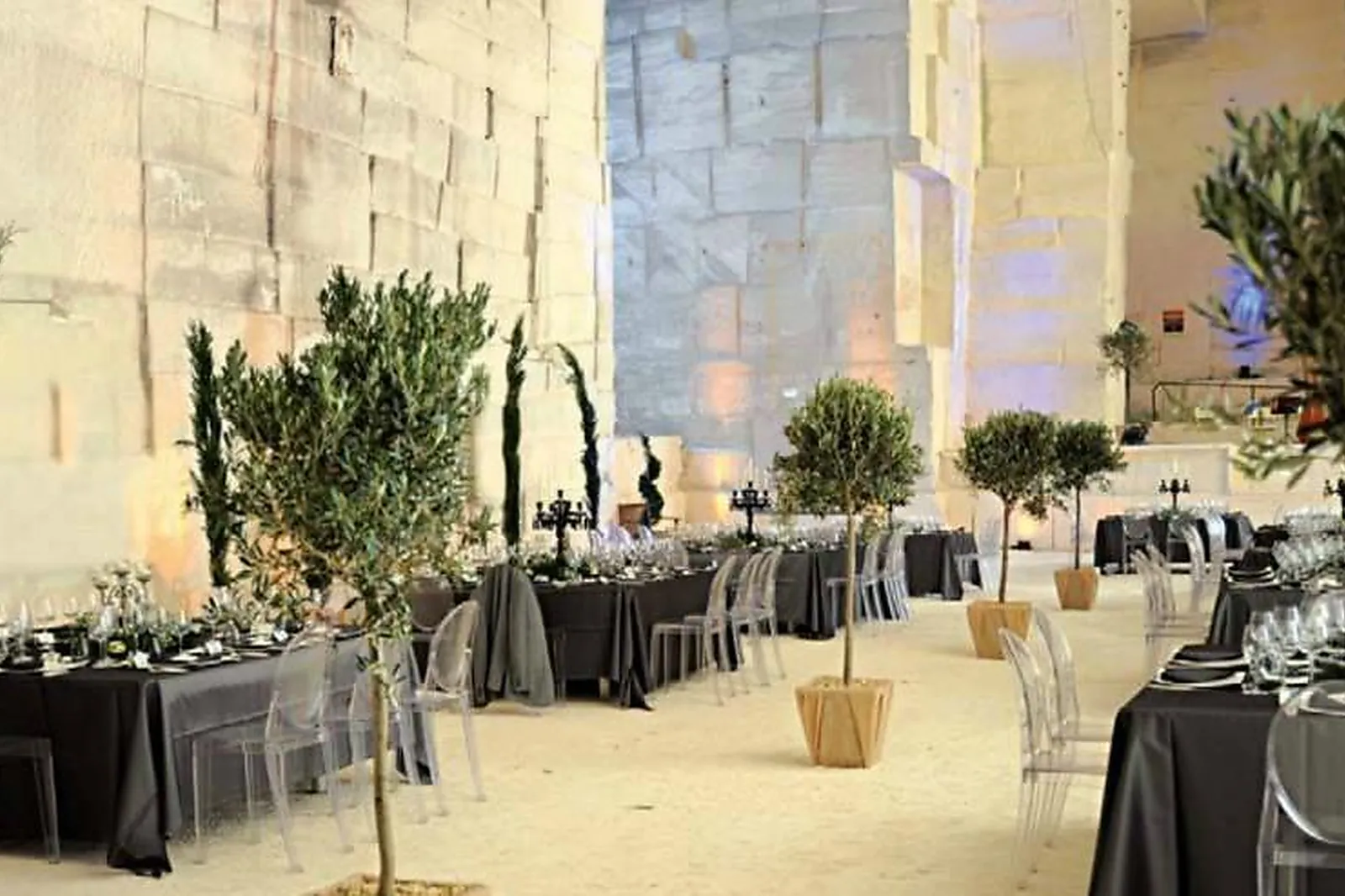 Lieux événementiels, CARRIÈRE LUMIÈRES