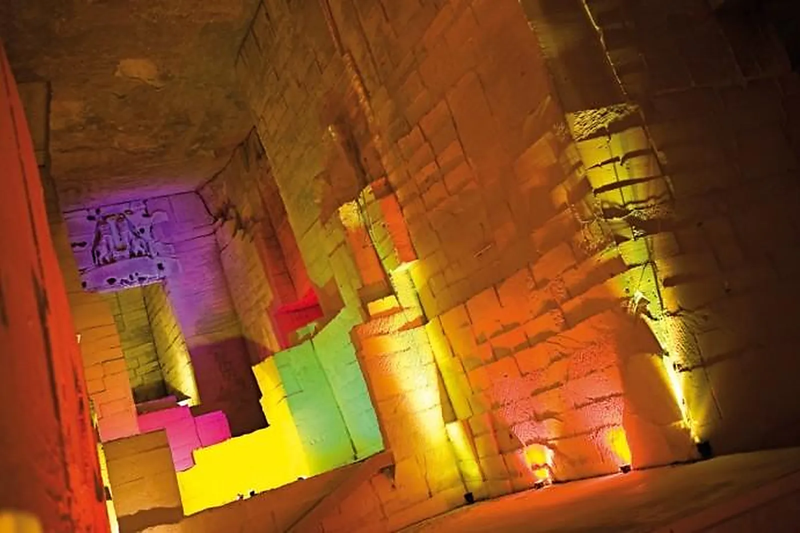 Lieux événementiels, CARRIÈRE LUMIÈRES