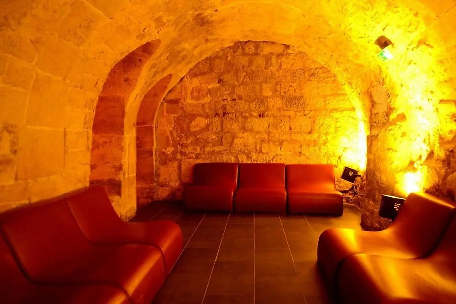 Lieux événementiels, CAVE DES BERNARDINS