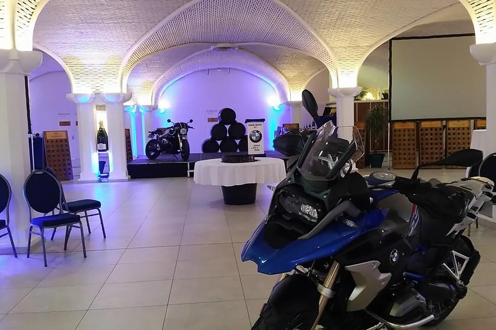 Lieux événementiels, CAVEAU CASTELNAU