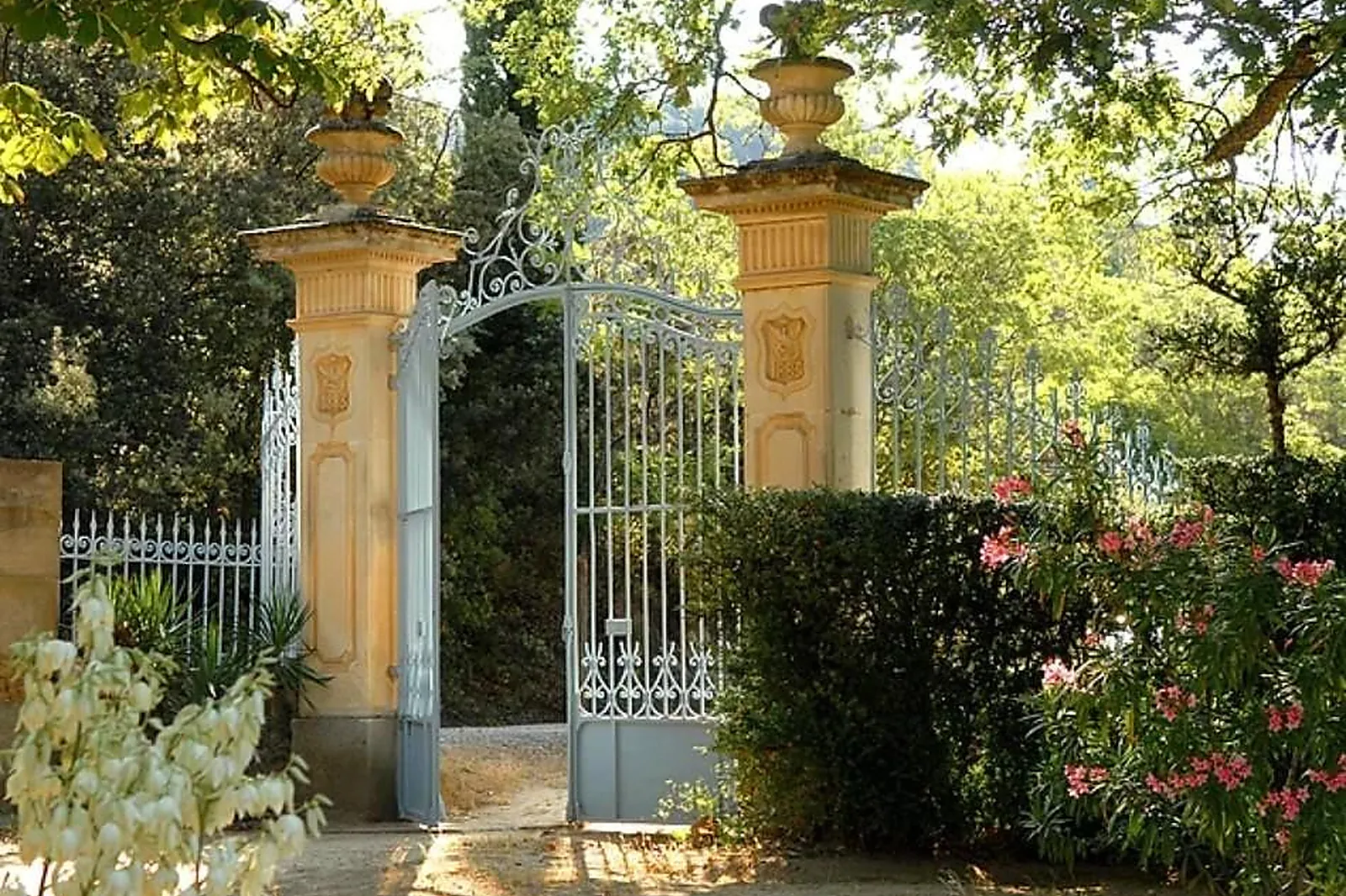 Lieux événementiels, CENTRE ARTISTIQUE DE PIÉGON