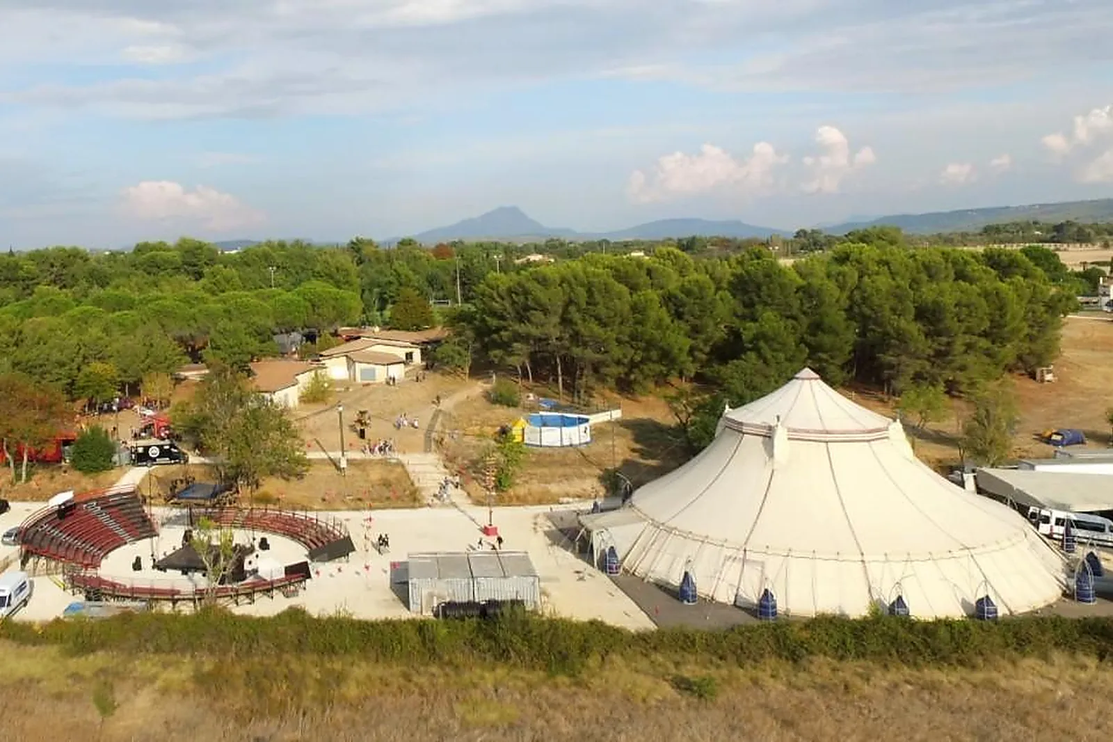 Lieux événementiels, CENTRE INTERNATIONAL DES ARTS EN MOUVEMENT