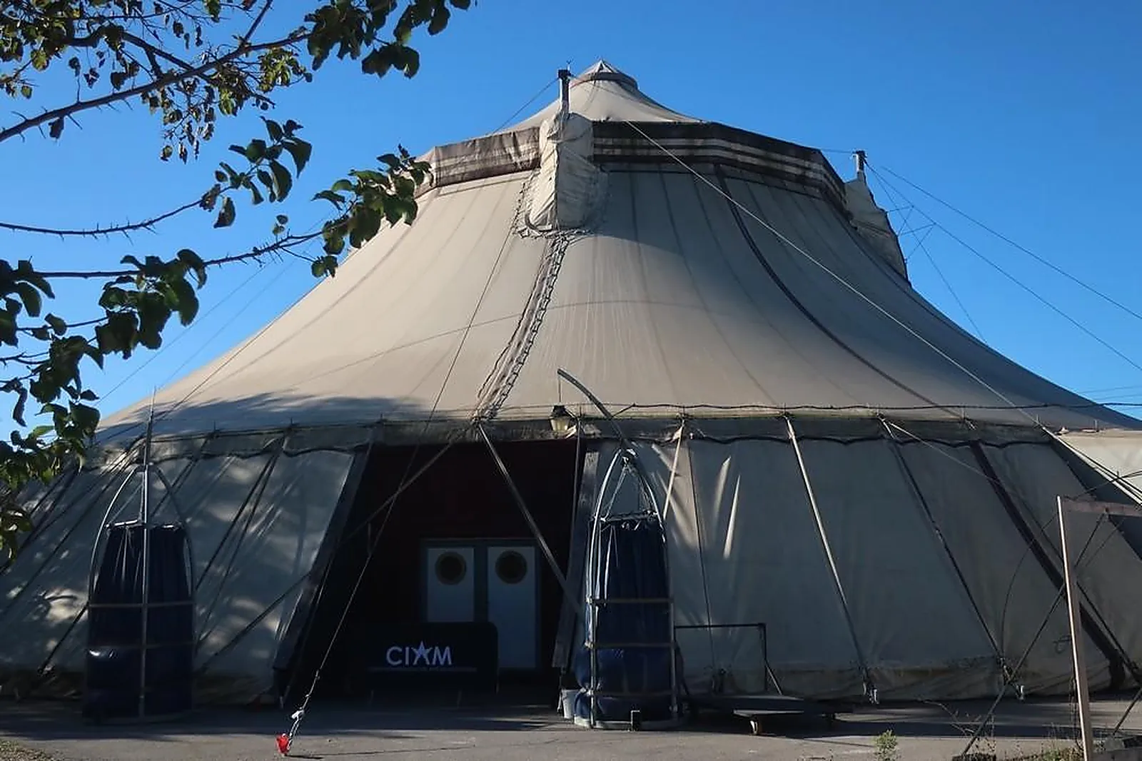 Lieux événementiels, CENTRE INTERNATIONAL DES ARTS EN MOUVEMENT