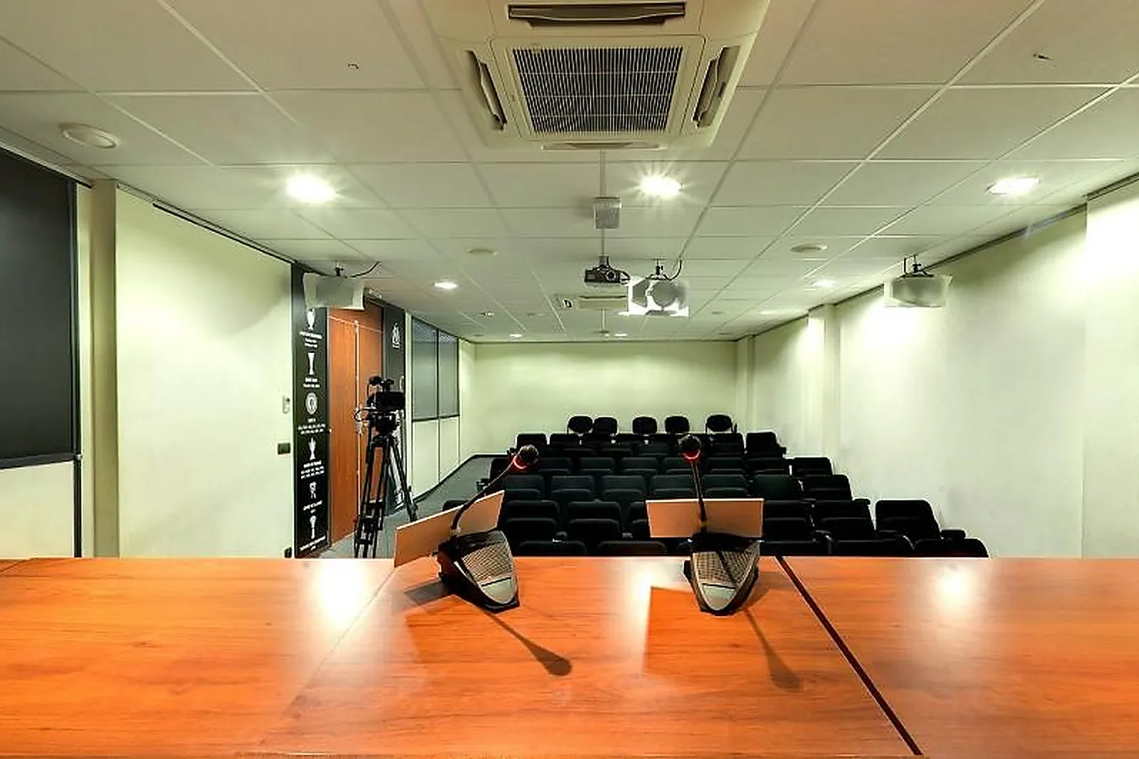 Lieux événementiels, CENTRE D'ENTRAÎNEMENT ROBERT LOUIS-DREYFUS