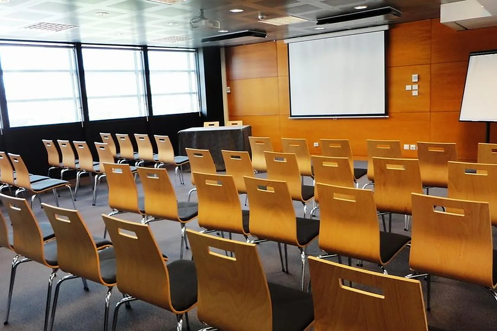 Lieux événementiels, CENTRE DE CONGRÈS DU WORLD TRADE CENTER GRENOBLE