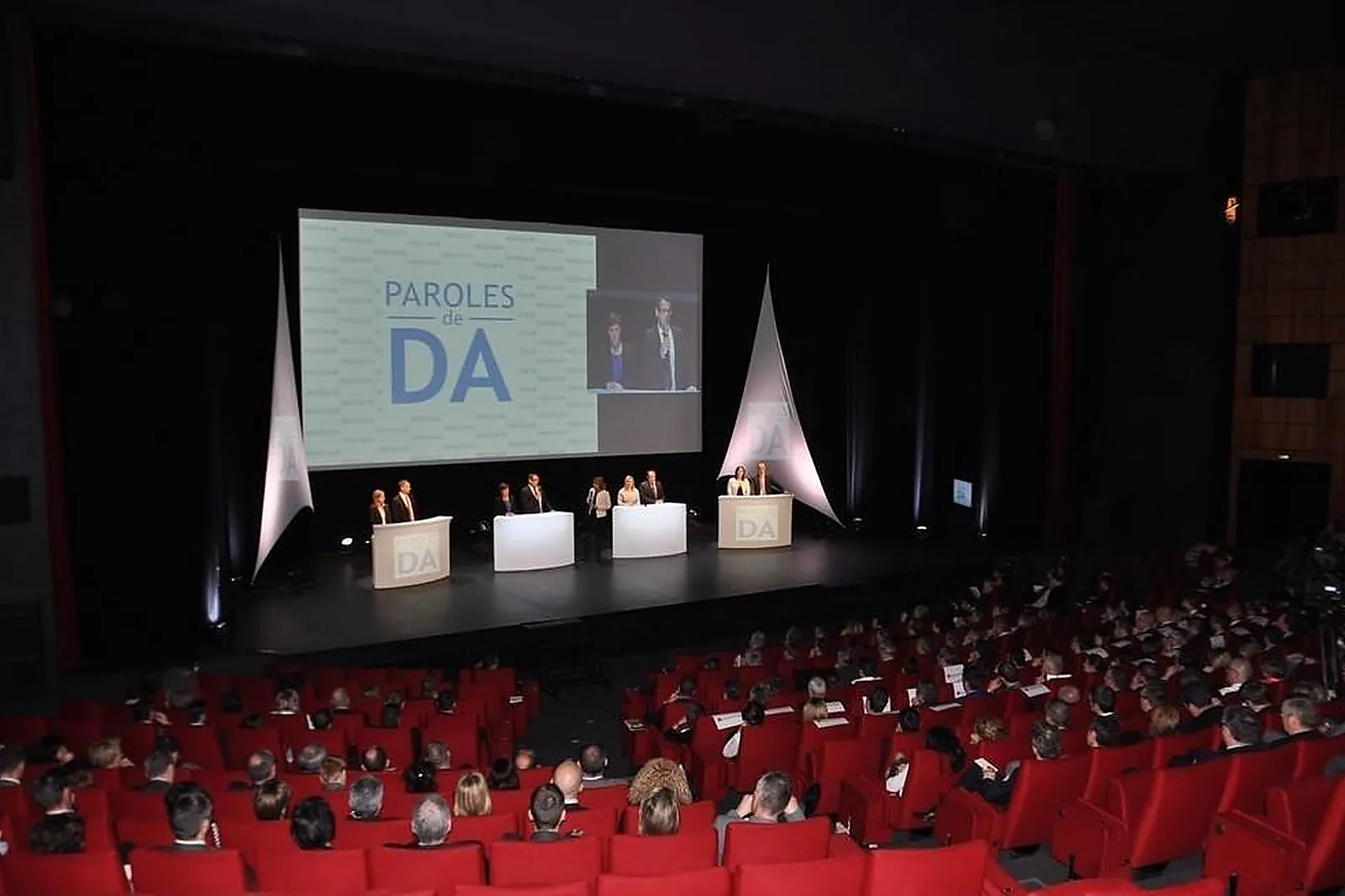 Lieux événementiels, CENTRE DE CONGRÈS LA FLEURIAYE
