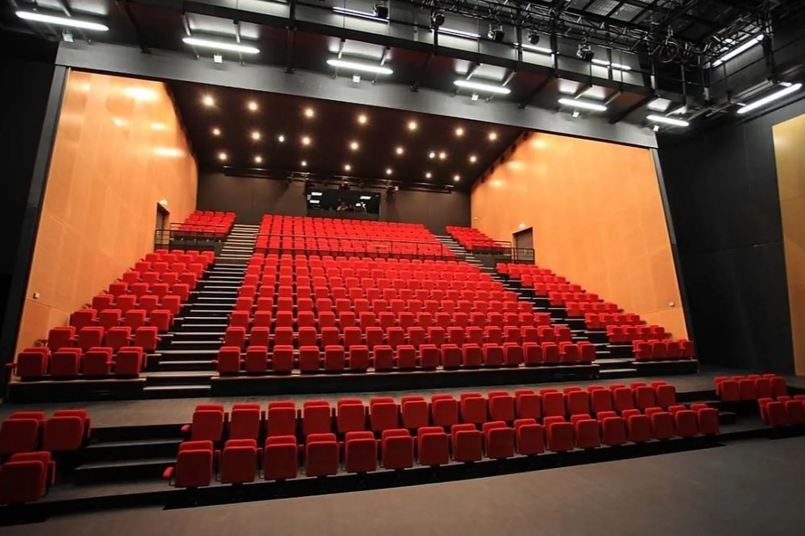 Lieux événementiels, CENTRE DE CONGRÈS DE CHEMILLÉ - THÉÂTRE FOIRAIL