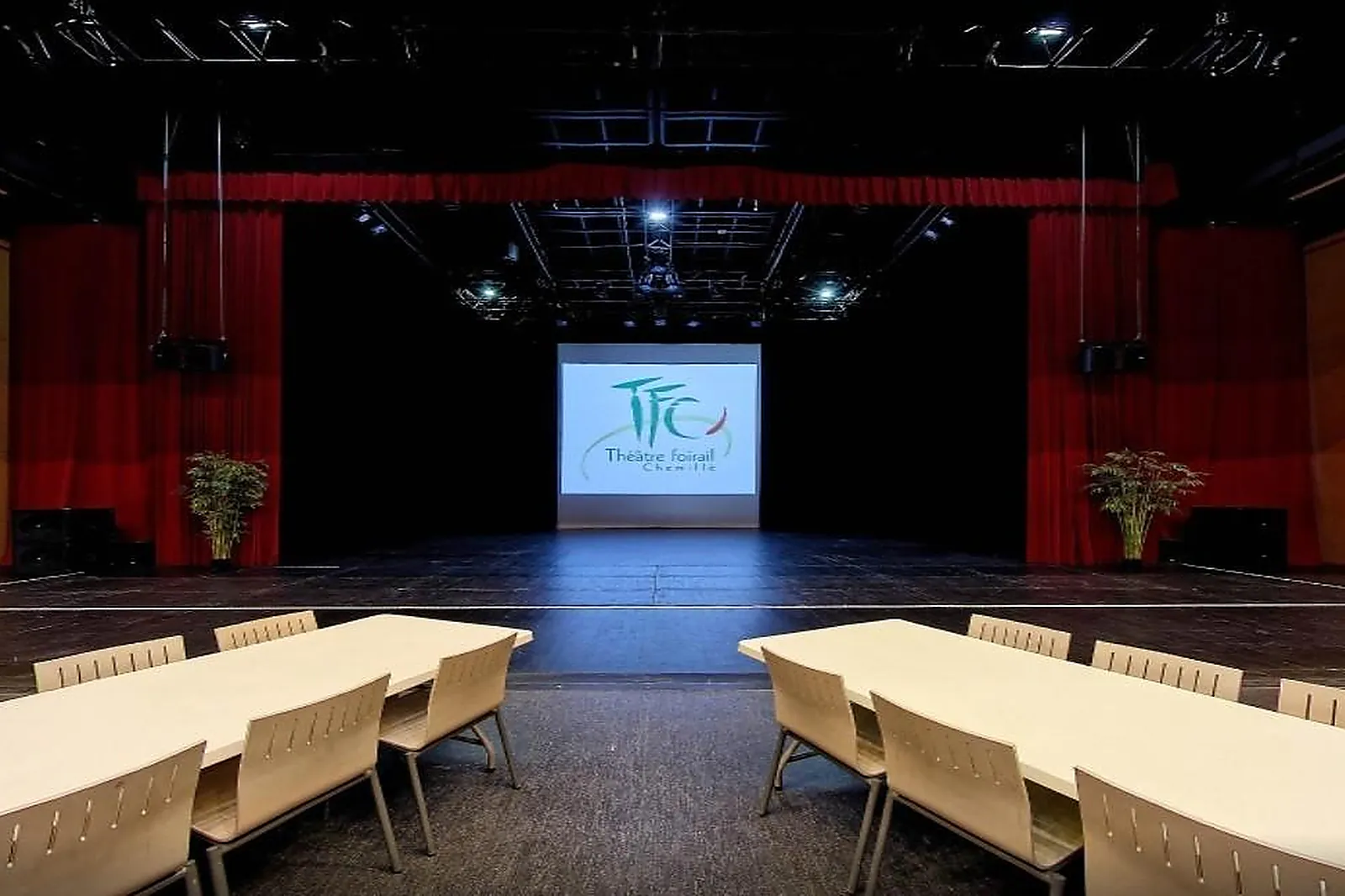 Lieux événementiels, CENTRE DE CONGRÈS DE CHEMILLÉ - THÉÂTRE FOIRAIL