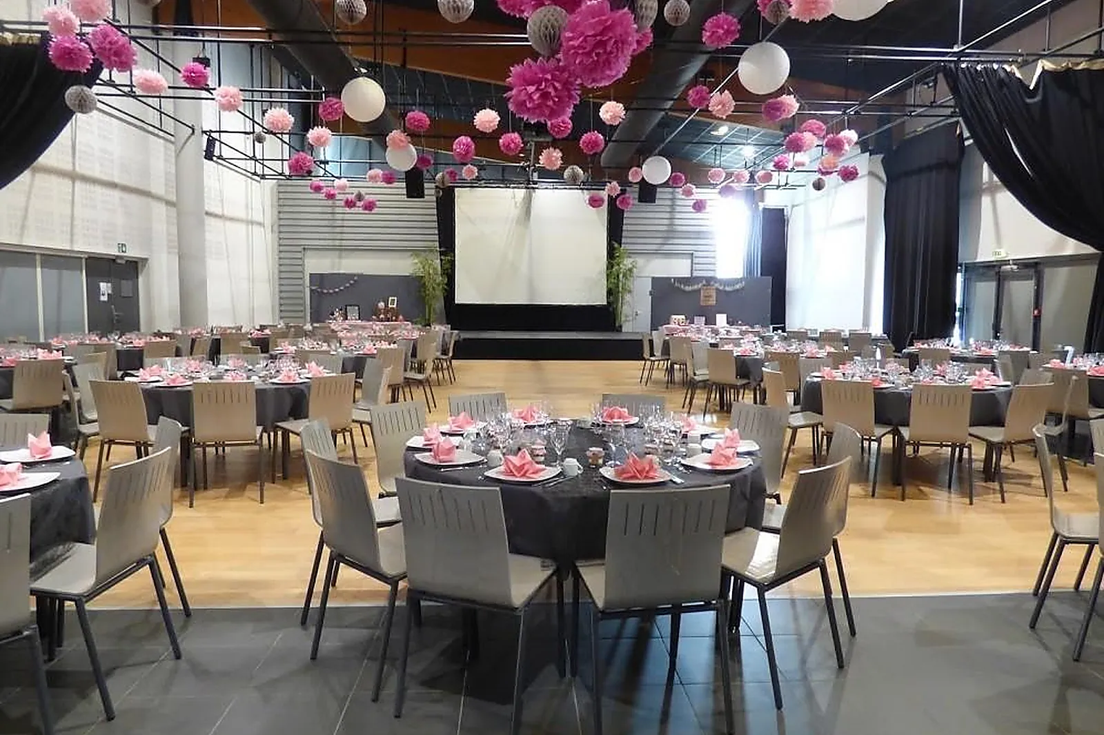 Lieux événementiels, CENTRE DE CONGRÈS DE CHEMILLÉ - THÉÂTRE FOIRAIL